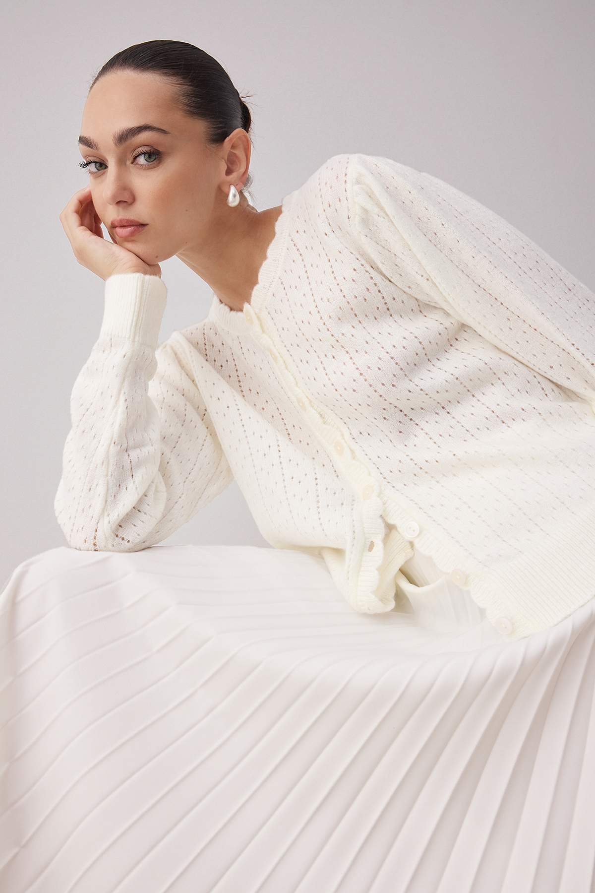 Trendyolmilla  Ekru Yumuşak Dokulu Ajurlu Triko Hırka TWOAW26HI00034 - Görsel 2