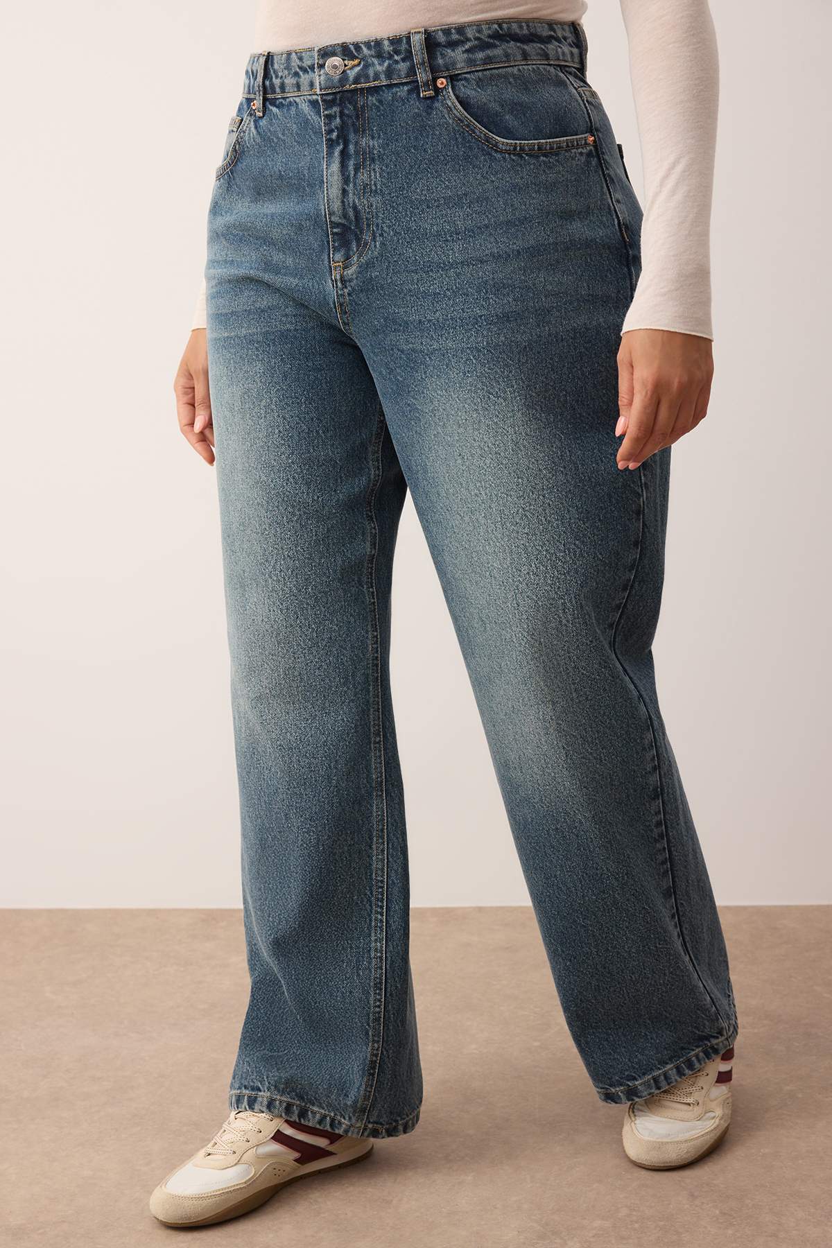 Trendyolmilla  Mavi Soluk Efekt Vintage Yüksek Bel Geniş Paça %100 Pamuk Non-Stretch Wide Leg Jeans TBBAW26CJ00002 - Görsel 3