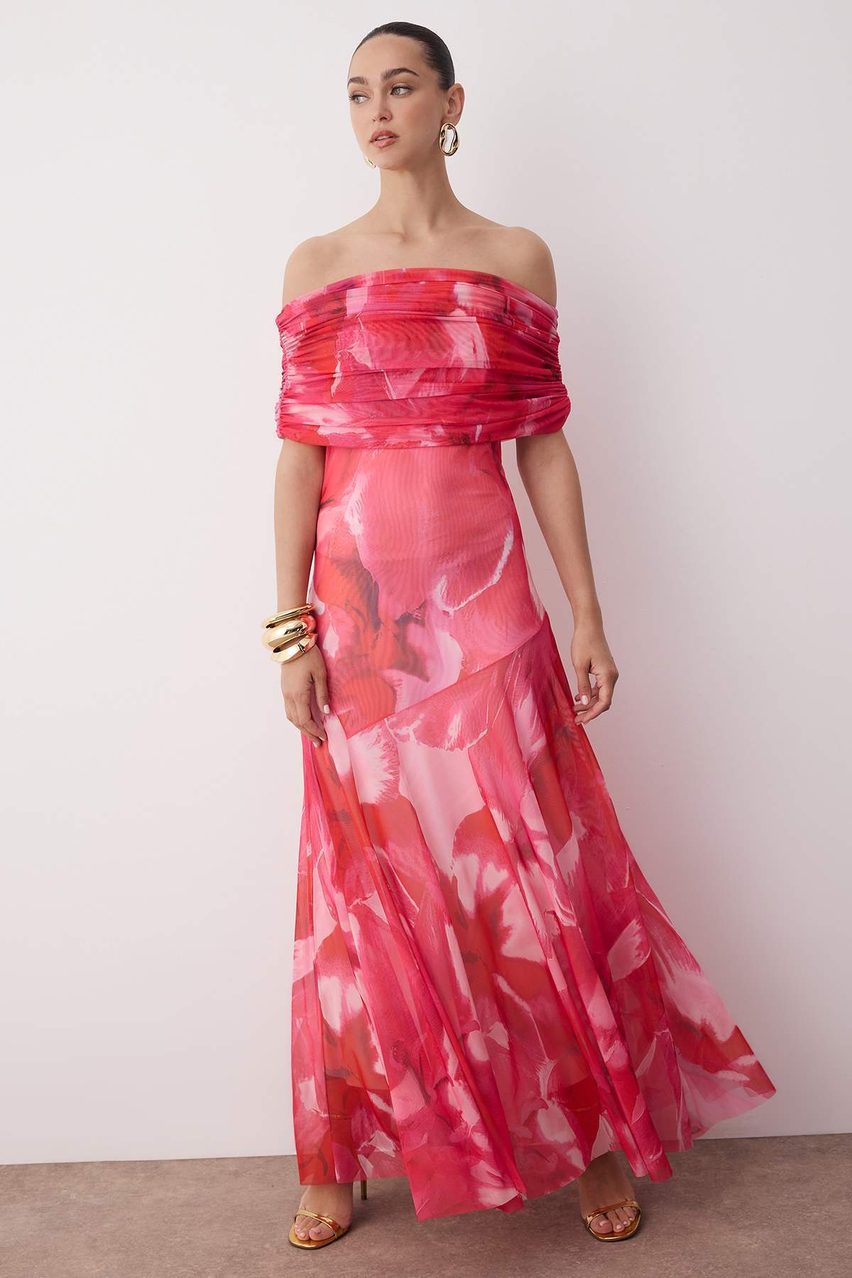 Trendyol Collection Sukienka maxi z kołnierzykiem Carmen w kolorze fuksji w k...