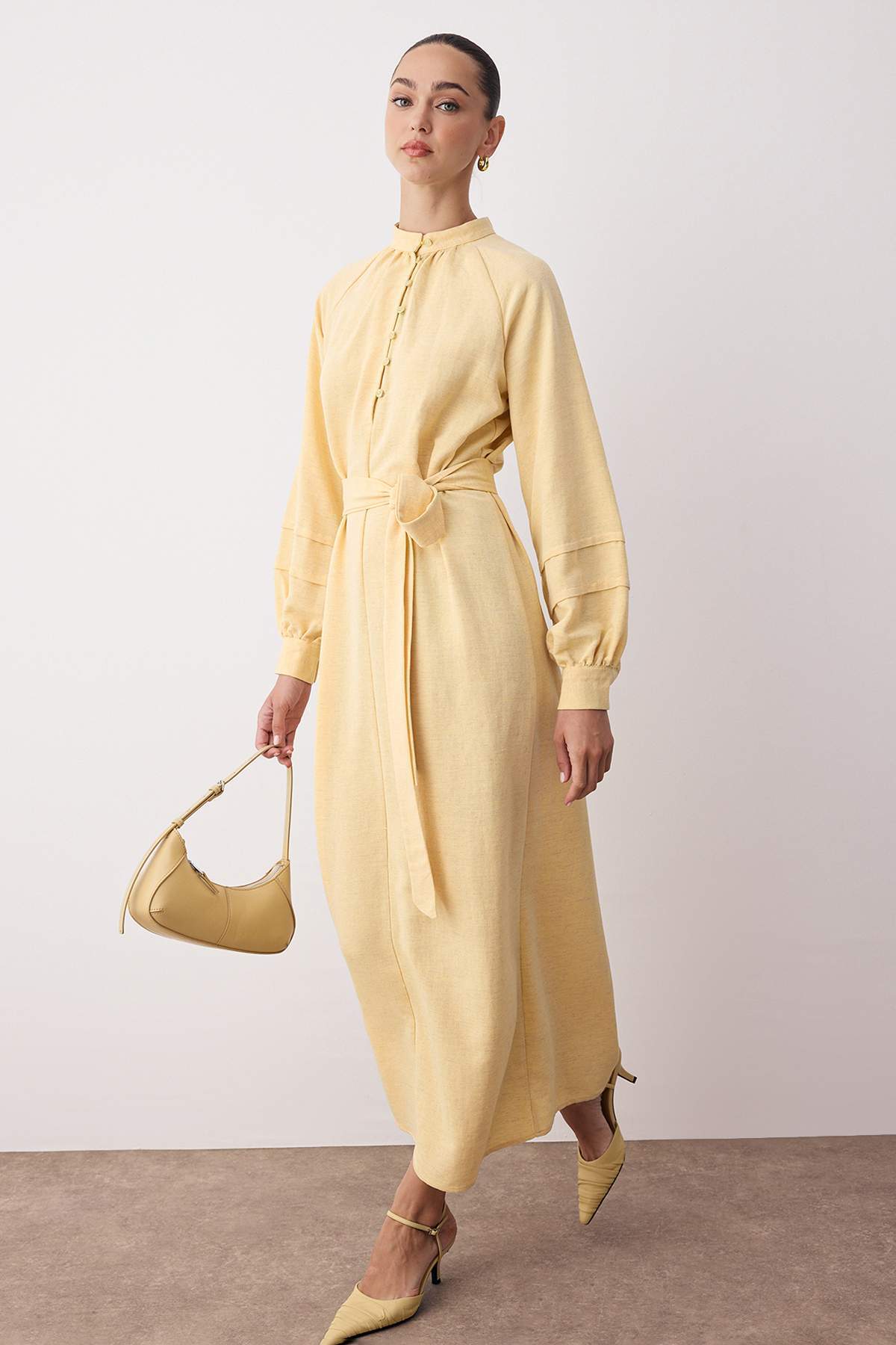 Trendyol Modest Svetložlté tkané šaty zo zmesi ľanu TCTSS25EB00117
