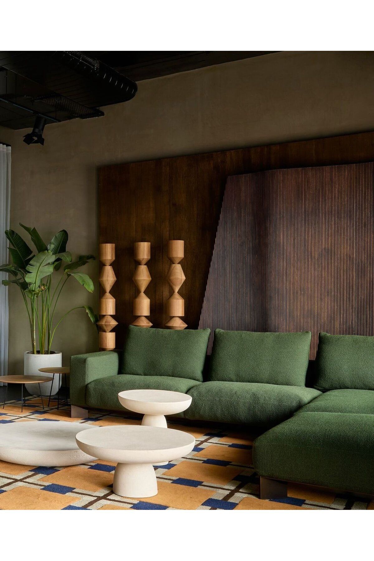 ket furniture-لاكسي X,طاولة رئيسية بتصميم أنيق وبسيط مستوحى من عناصر الطبيعة، مع سطح دائري يضيف لمسة عصرية . 3