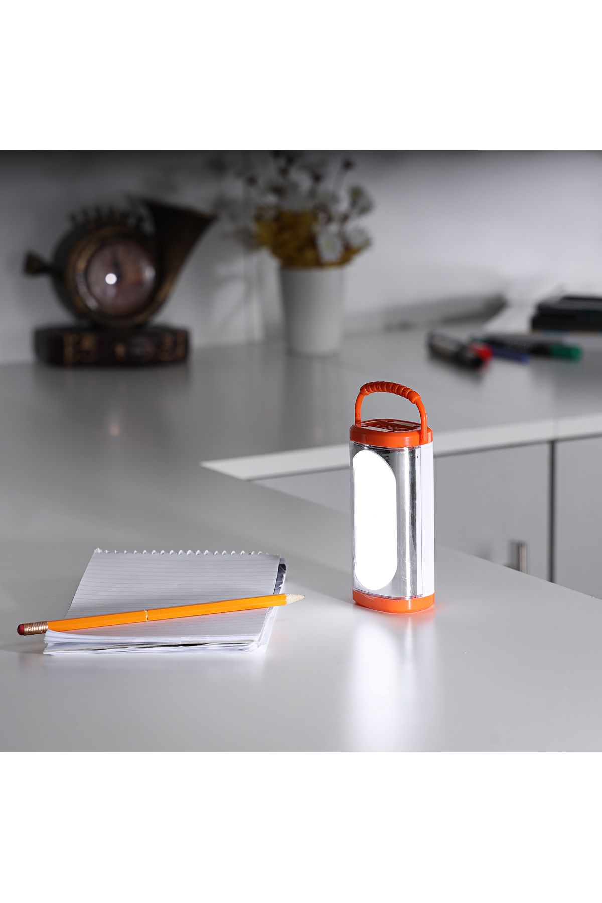 KRYPTON-فانوس طوارئ LED قابل لإعادة الشحن | ١٦ مصباح LED | مدة تشغيل ٥ ساعات | شحن USB ومقبض 4