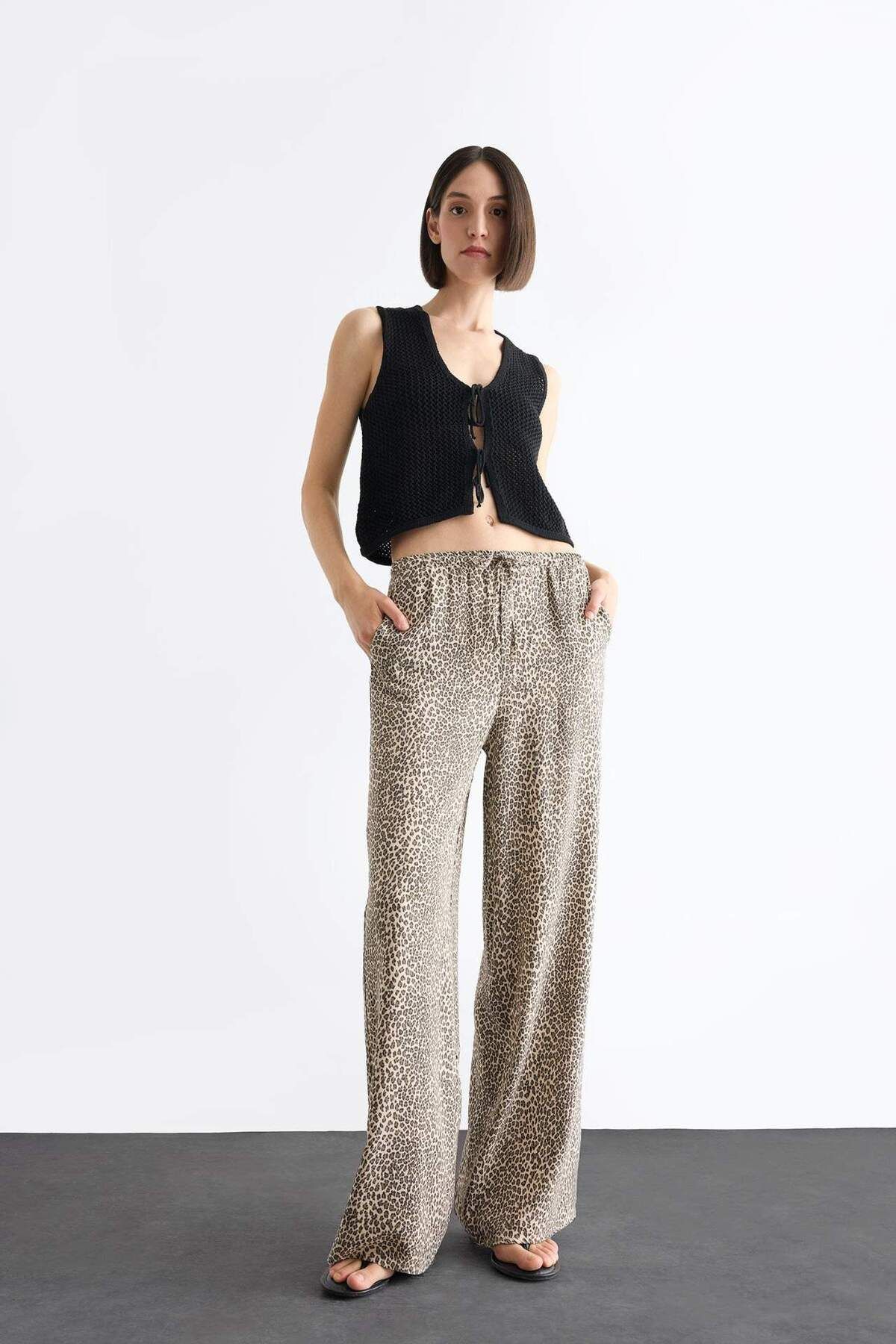 DeFacto-Flexible Waisted Leopard Print Wide Leg Pants with Pockets F8503Ax25Sm 1