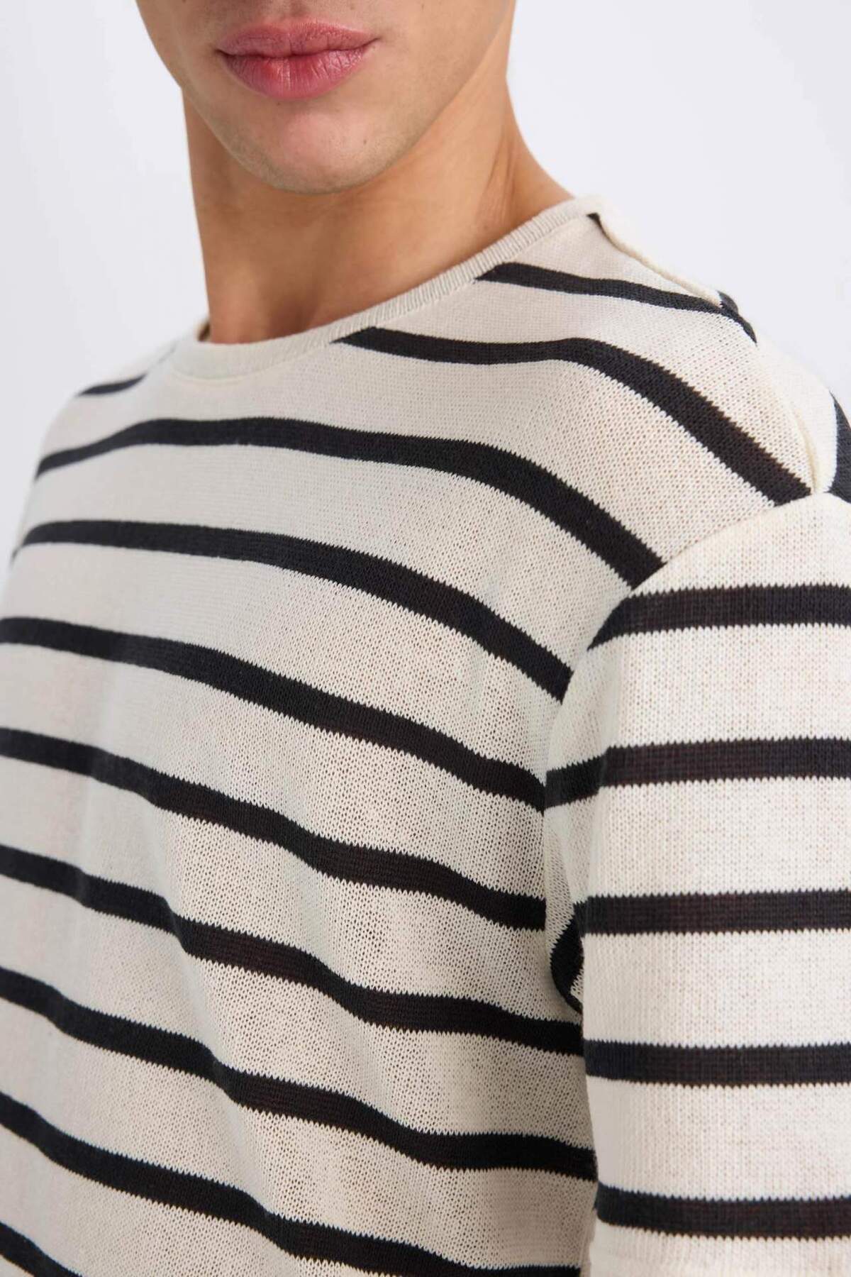 DeFacto-Boxy Fit Crew Neck Striped Short Sleeve T-Shirt E1384Ax25Sm 5