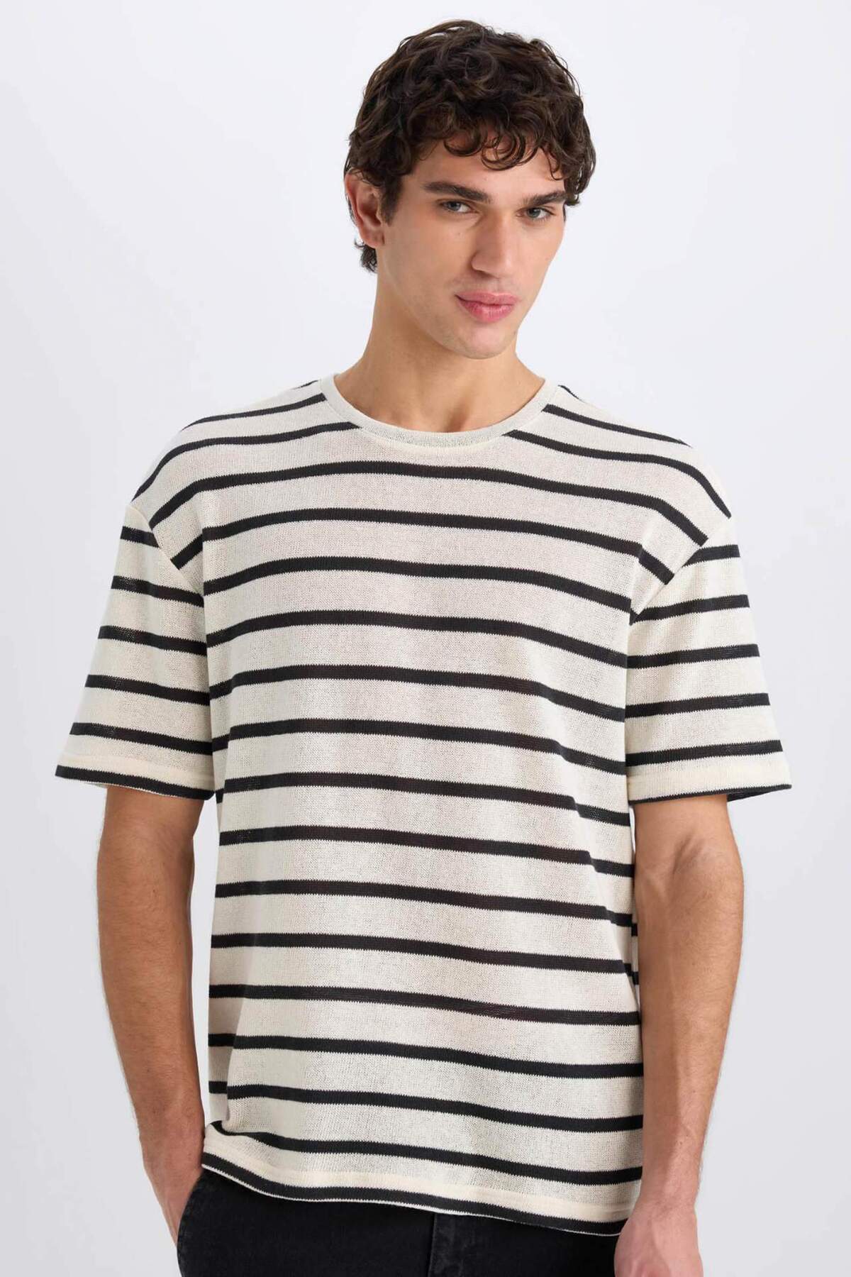 DeFacto-Boxy Fit Crew Neck Striped Short Sleeve T-Shirt E1384Ax25Sm 1