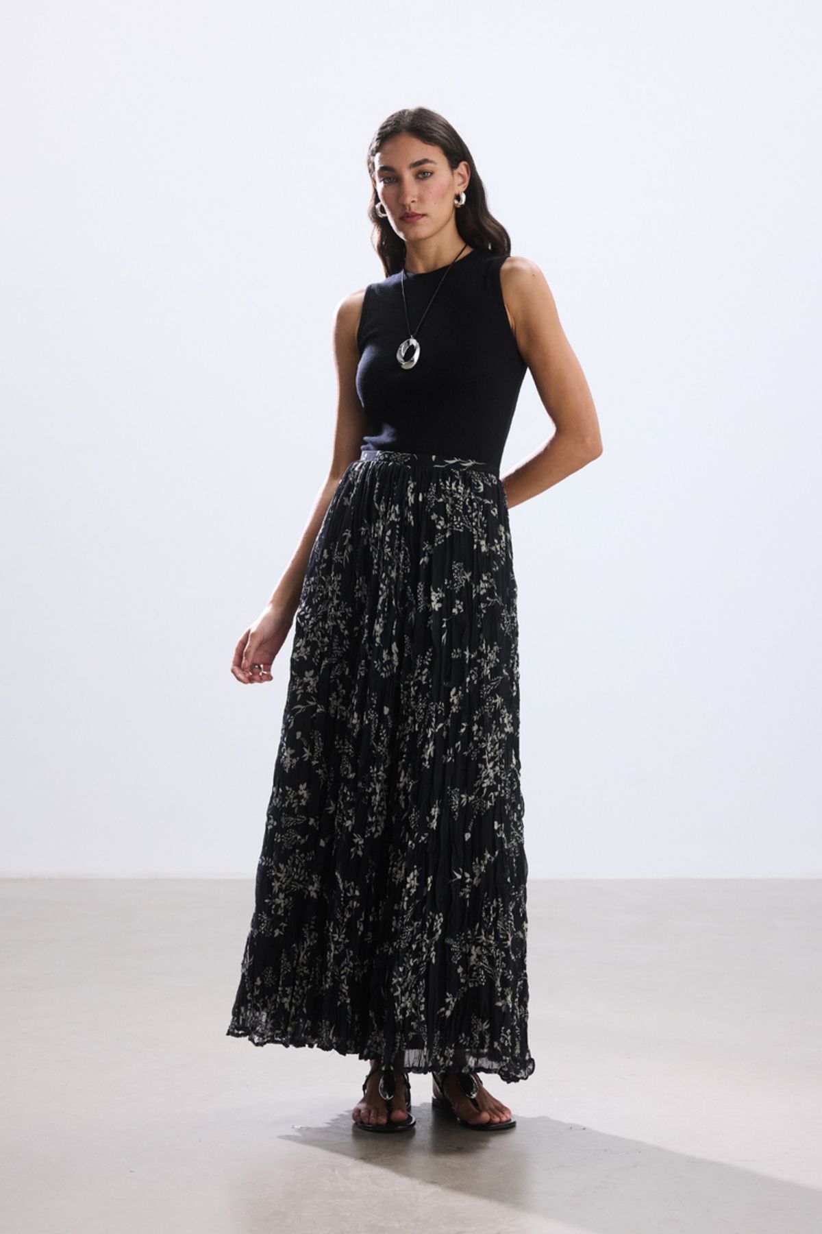 BE BLUE-Minimal Flower Patterned Skirt 2