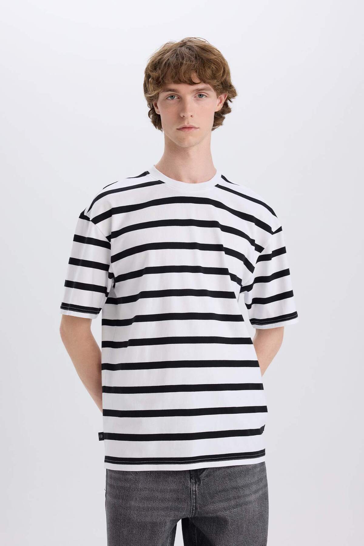 DeFacto-100% Cotton Boxy Fit Crew Neck Striped Short Sleeve T-Shirt E1160Ax25Sm 3