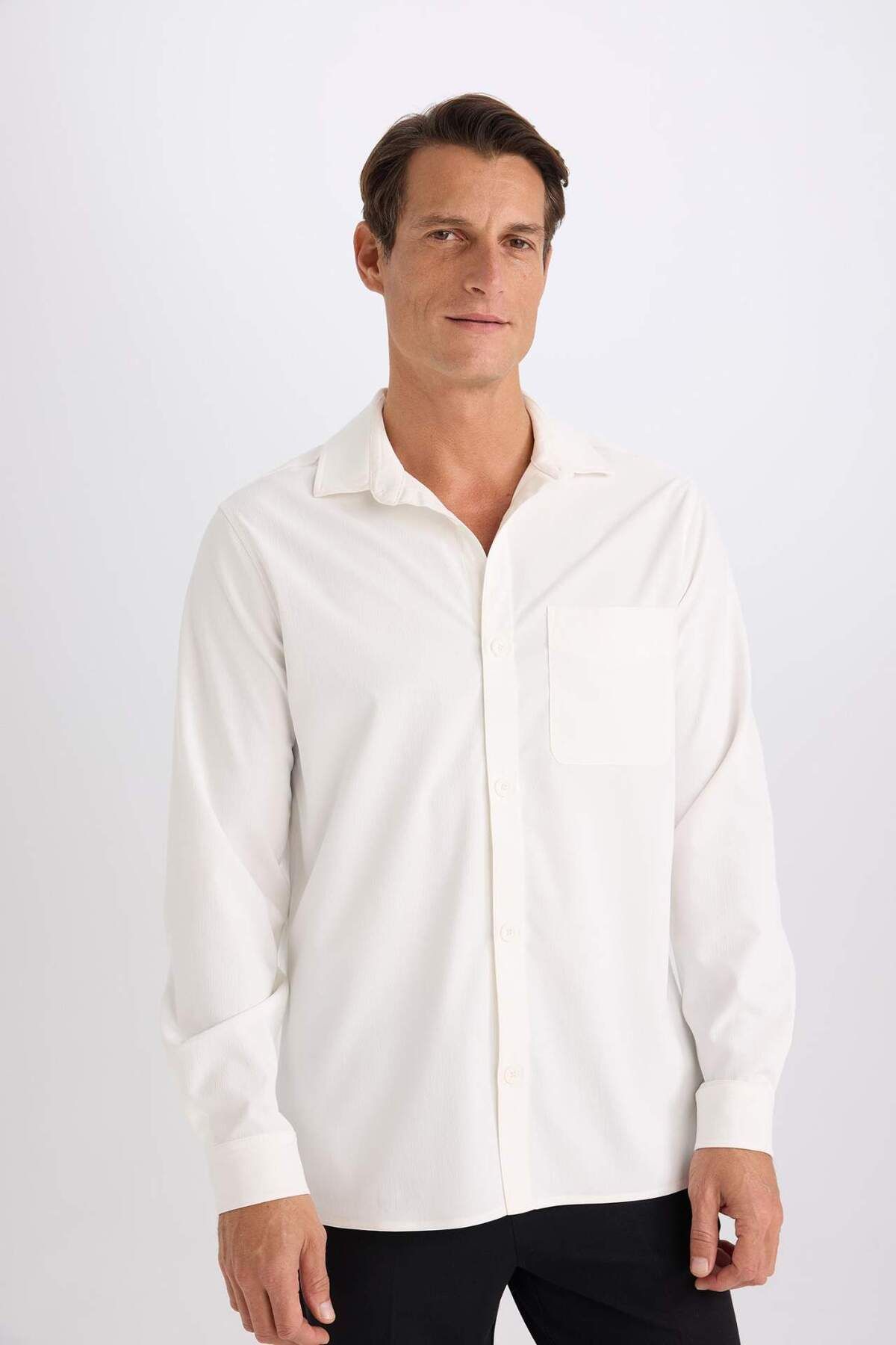 DeFacto-Regular Fit Polo Kragen Basic Plain Seersucker Langarm Weißes Hemd D8713AX25SP 5