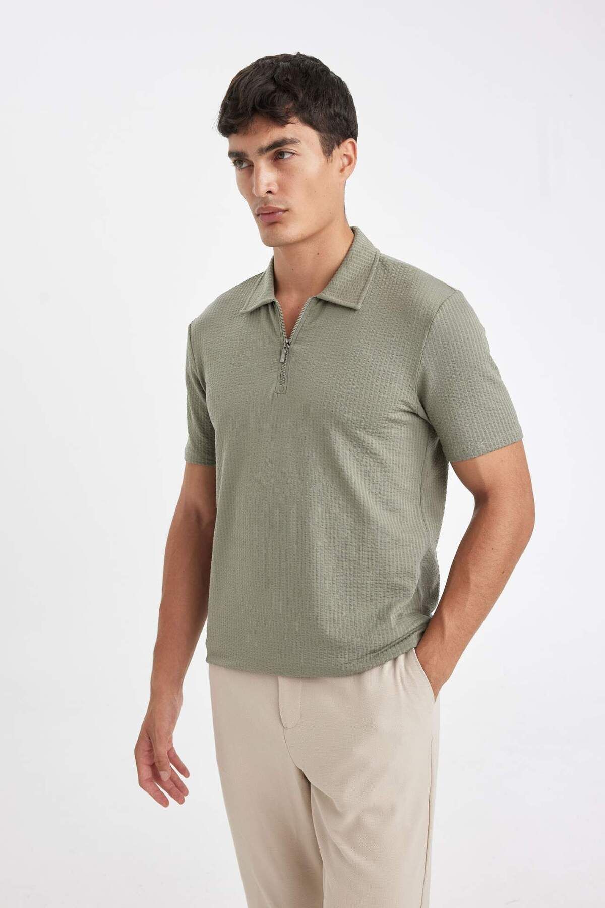 DeFacto-Slim Fit Slim Fit Polo výstřih s polovičním zipem Krátký rukáv Crinkle Černé tričko D6478AX24HS 5