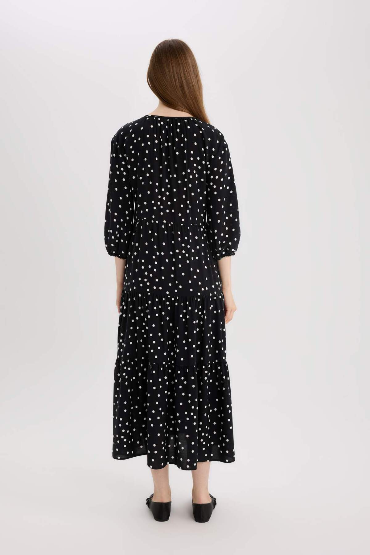 DeFacto-Reguläre Passform, gemustertes Maxikleid mit V-Ausschnitt und langen Ärmeln E8302AX25SP 6