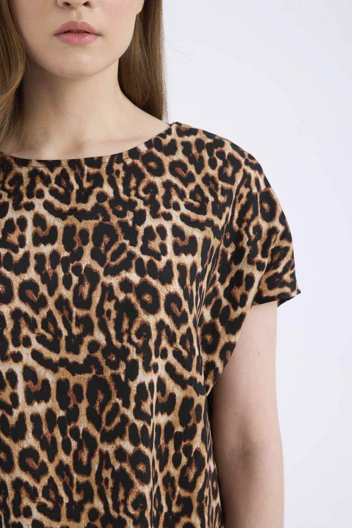 DeFacto-Regular Fit Leopard Print Crew Neck Short Sleeve Blouse E7038Ax25Sp 5