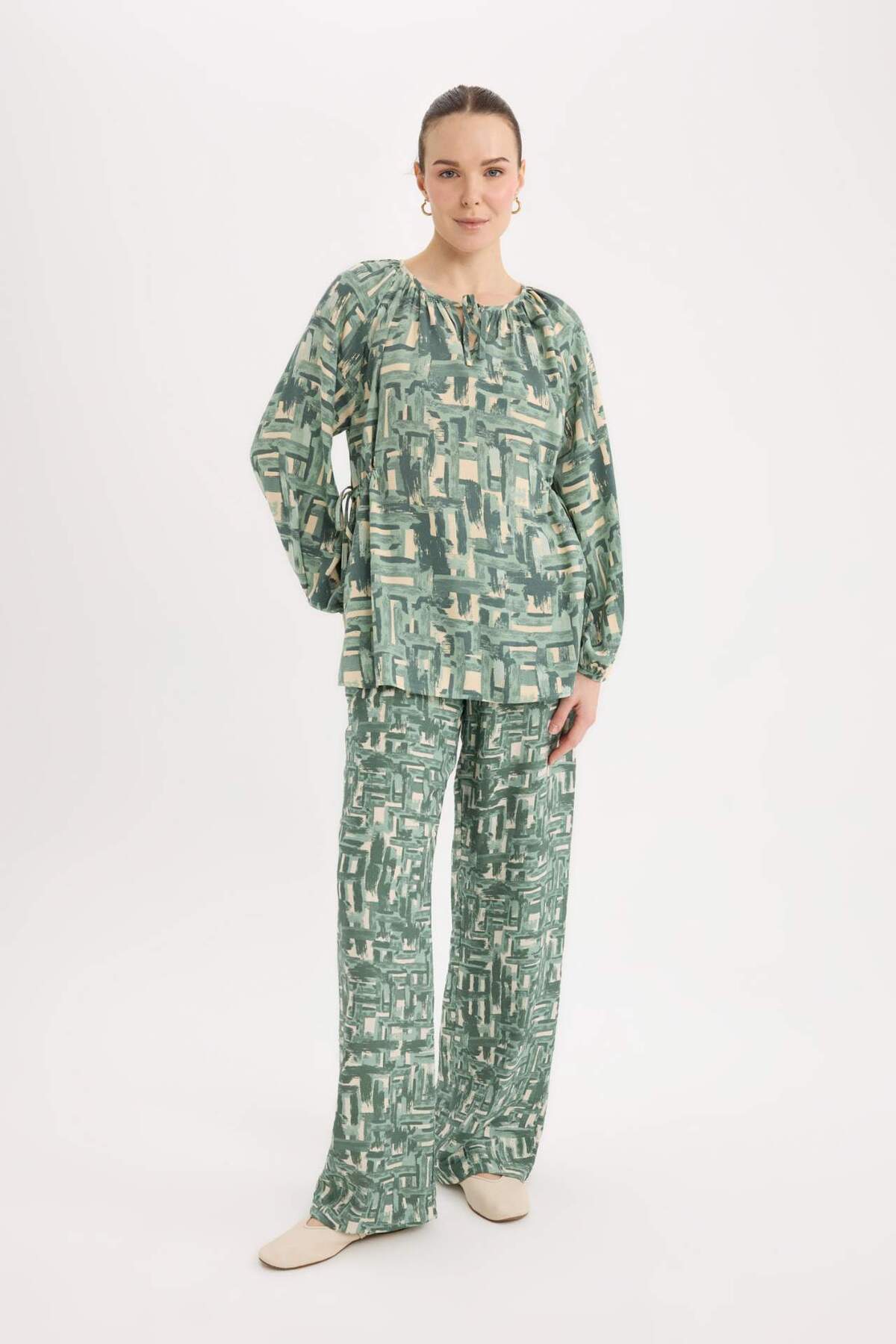 DeFacto-Regular Fit Drawstring Neckline Pattern Long Sleeve Blouse E6860Ax25Sp 2