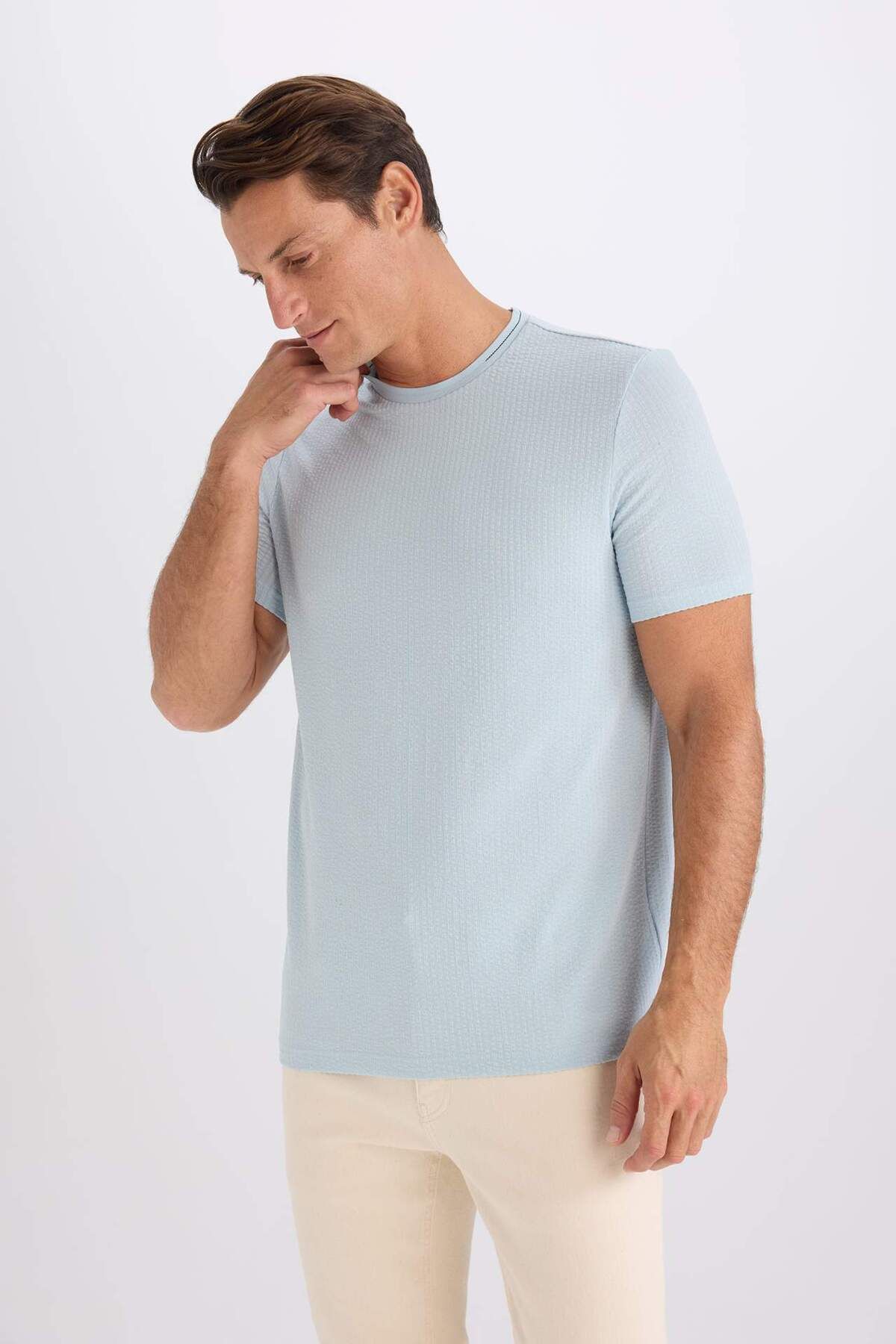DeFacto-Slim Fit Slim Fit Crew Neck Crinkle κοντομάνικο μπλουζάκι D7225AX25SP 4