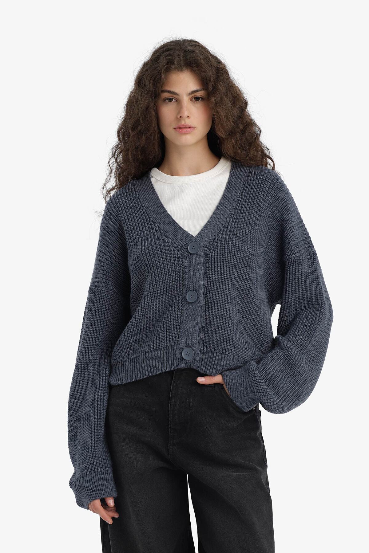 DeFacto-Regular Fit V-Neck Buttoned Knitted Cardigan 4