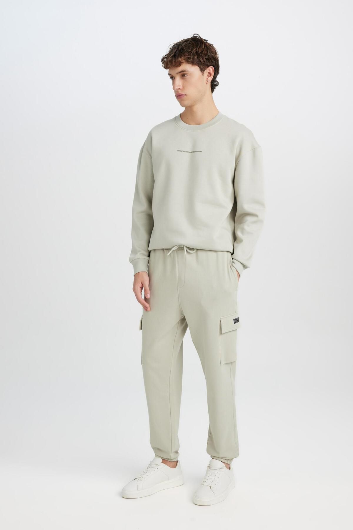 DeFacto-Jogger-Jogginghose mit normaler Passform – Gepäcktasche und elastisches Bein D5252AX25SP 1