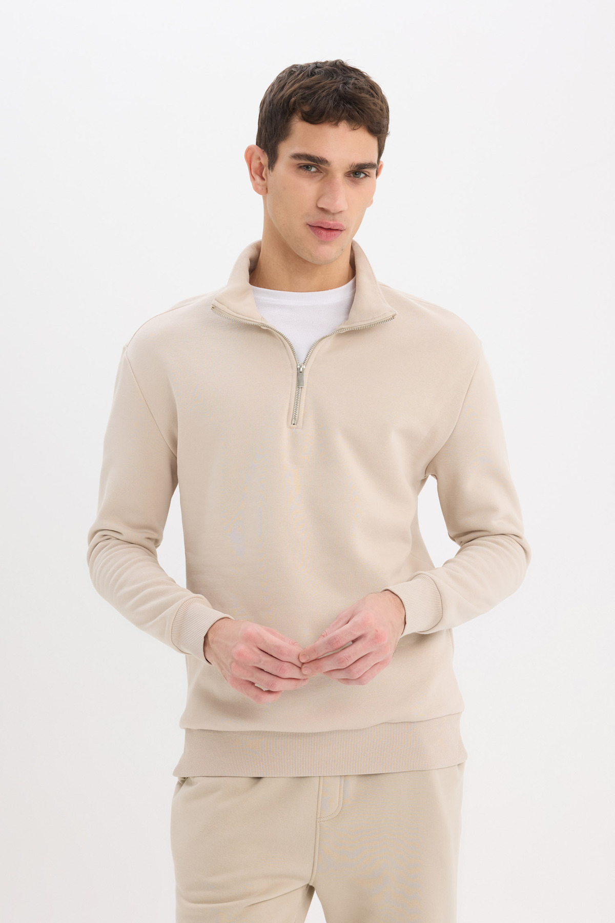 DeFacto-Komfort, normale Passform, bequeme Passform, Stehkragen, Reißverschluss, dickes Basic-Solid-Sweatshirt X7405az24au 4