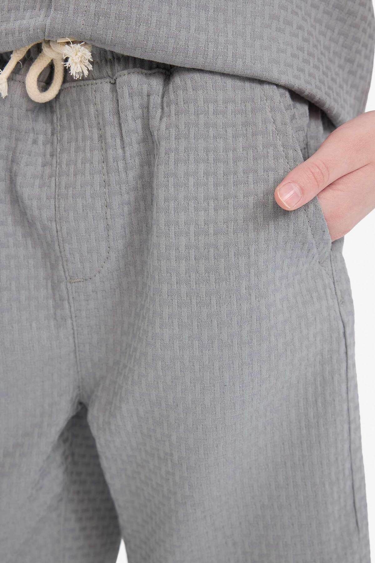 DeFacto-Pantaloni scurți texturați pentru băiat cu talie elastică E7014a825hs 5
