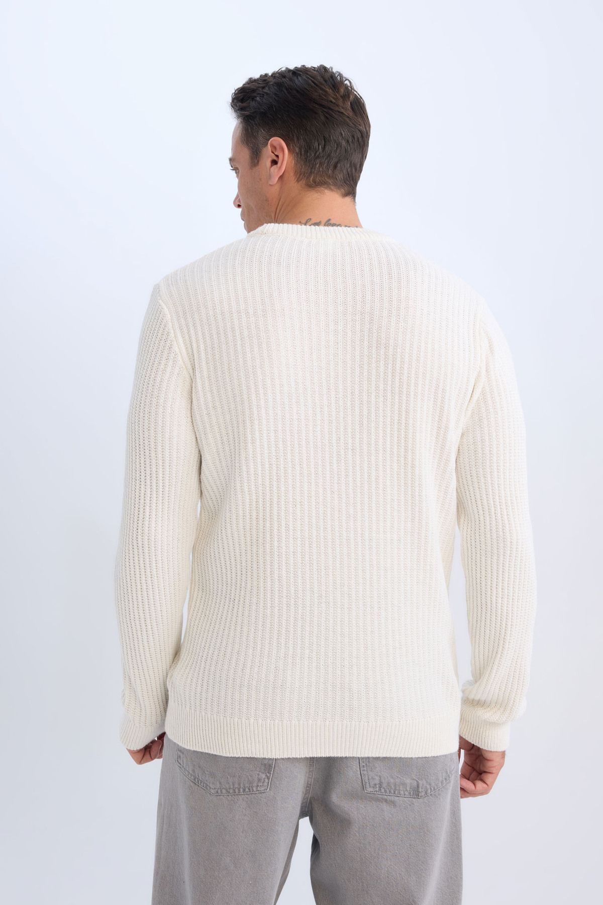 DeFacto-Strukturierter Strickpullover mit Standard-Passform und Rundhalsausschnitt E0811axns 5