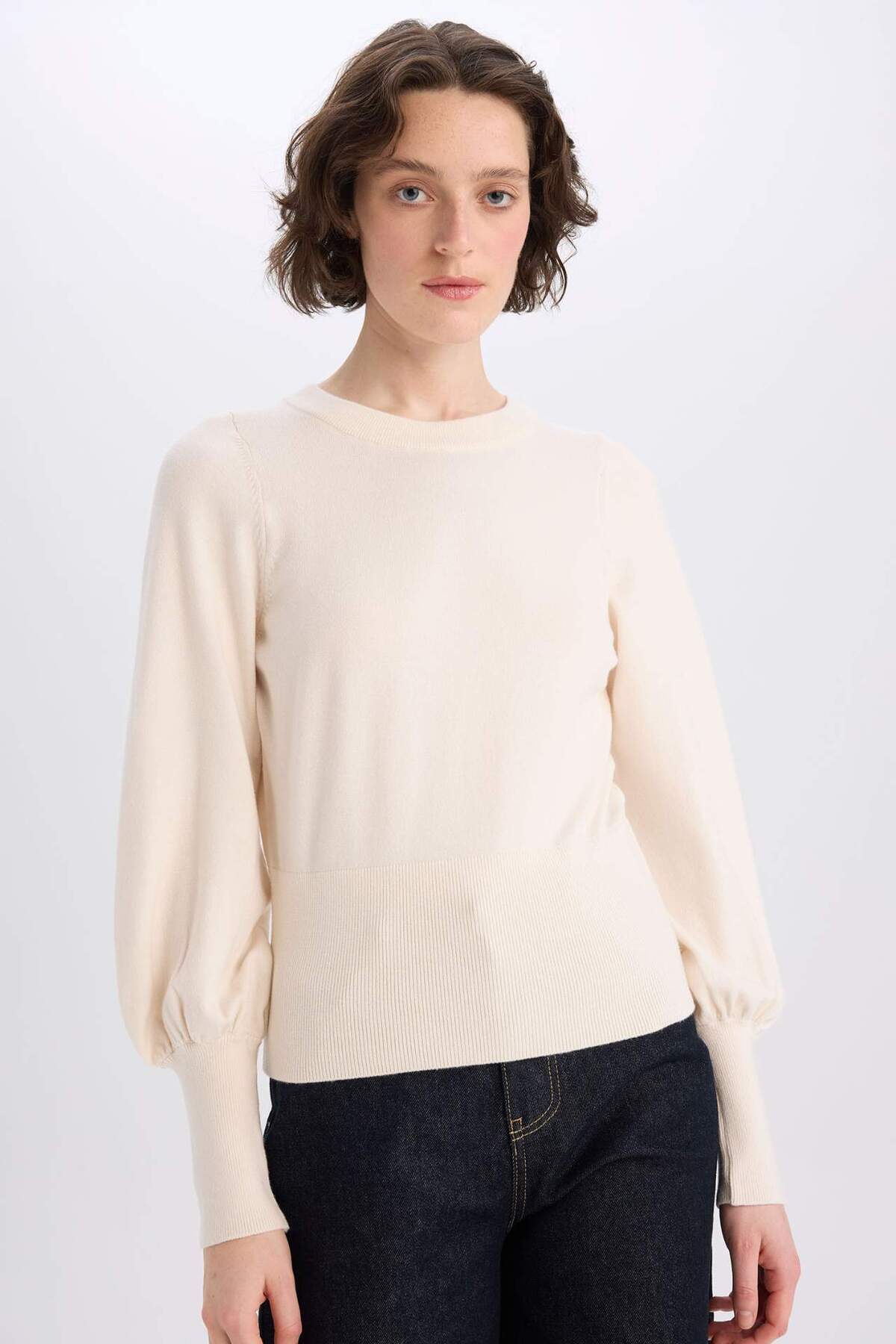 DeFacto-Basic-Strickpullover mit normaler Passform und Rundhalsausschnitt F0542AX24CW 4
