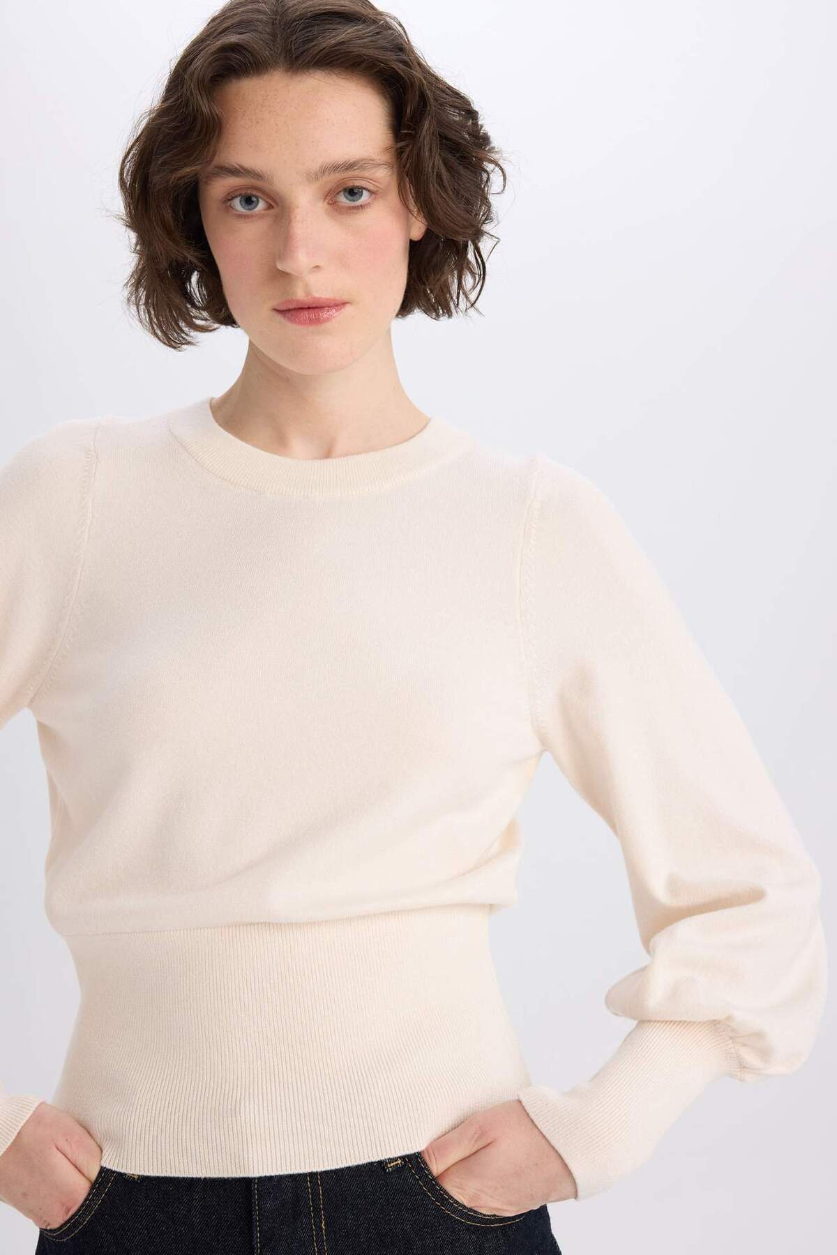 DeFacto-Basic-Strickpullover mit normaler Passform und Rundhalsausschnitt F0542AX24CW 1
