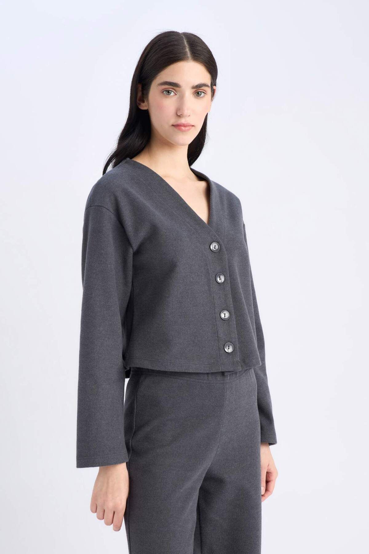 DeFacto-2er-Set Strickjacke mit V-Ausschnitt und Knöpfen, Hose mit weitem Bein und dehnbarer Taille E9859AX24WN 4