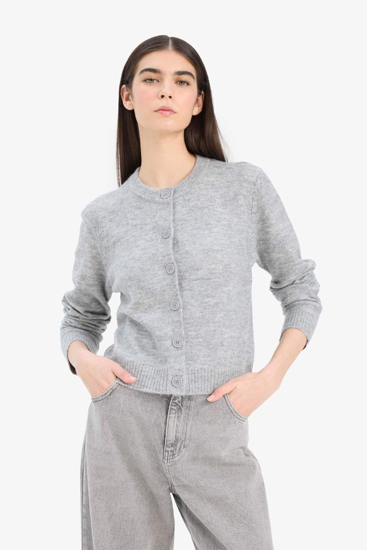 DeFacto-Regular Fit Crew Neck Basic Plain Button Soft Touch Soft Knitwear Cardigan E3654Ax25Sp 3