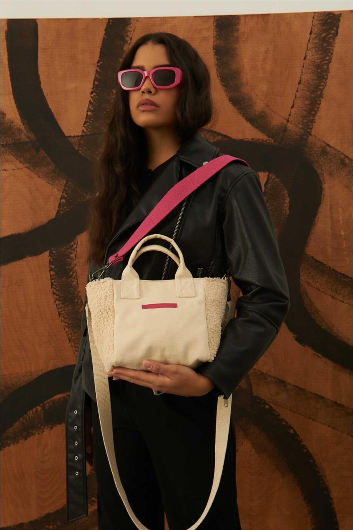 Huge Element-Huge Teddy Small Bag Ecru 3