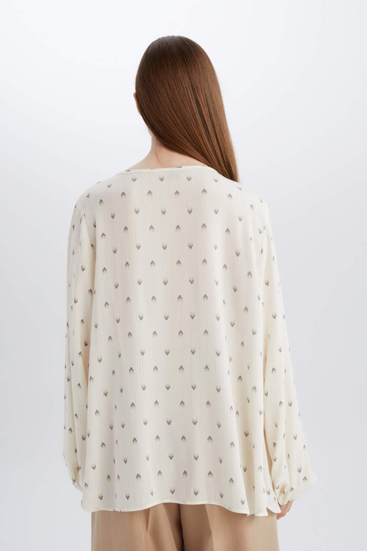 DeFacto-Regular Fit Bluse mit langen Ärmeln aus glitzerndem Stoff mit Apaş-Kragen E0779AX25SP 5
