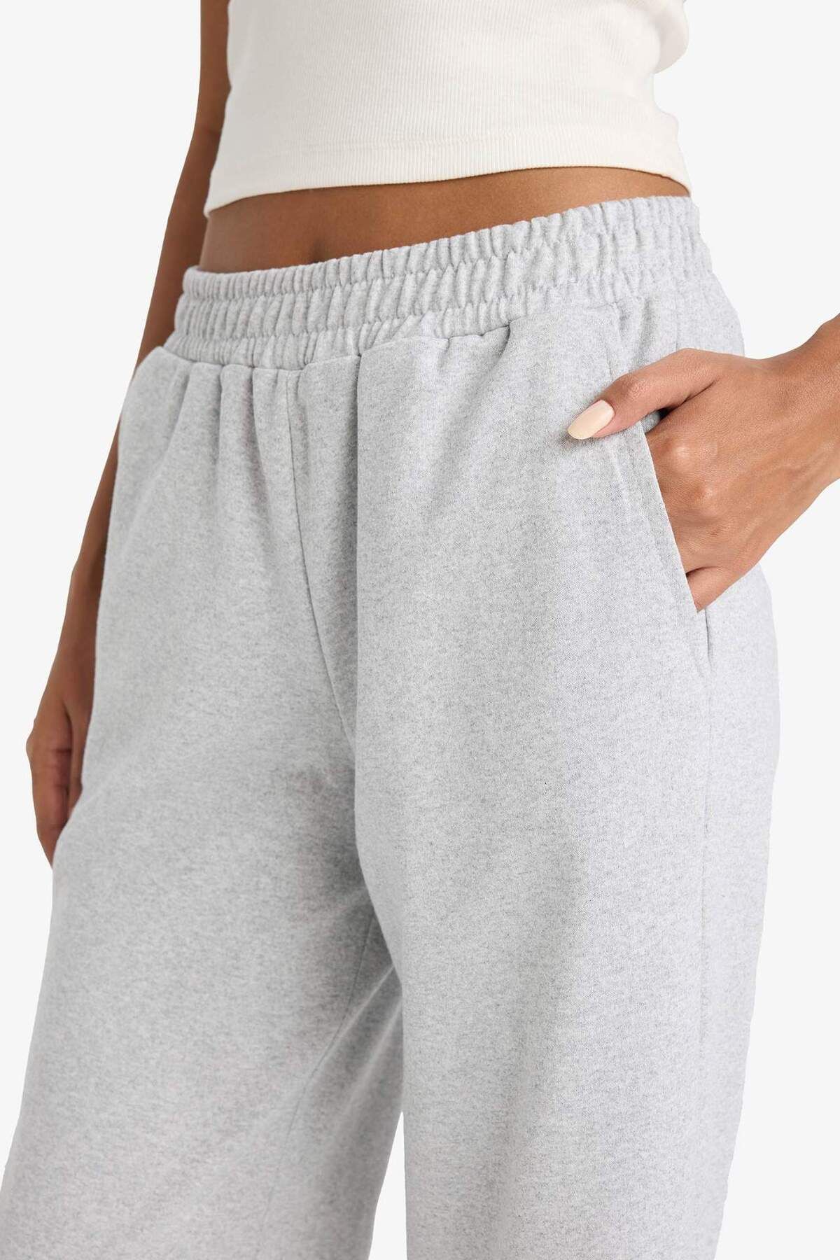 DeFacto-Flexible Taillen-Jogginghose mit gerader Passform und Taschen E6350ax 5