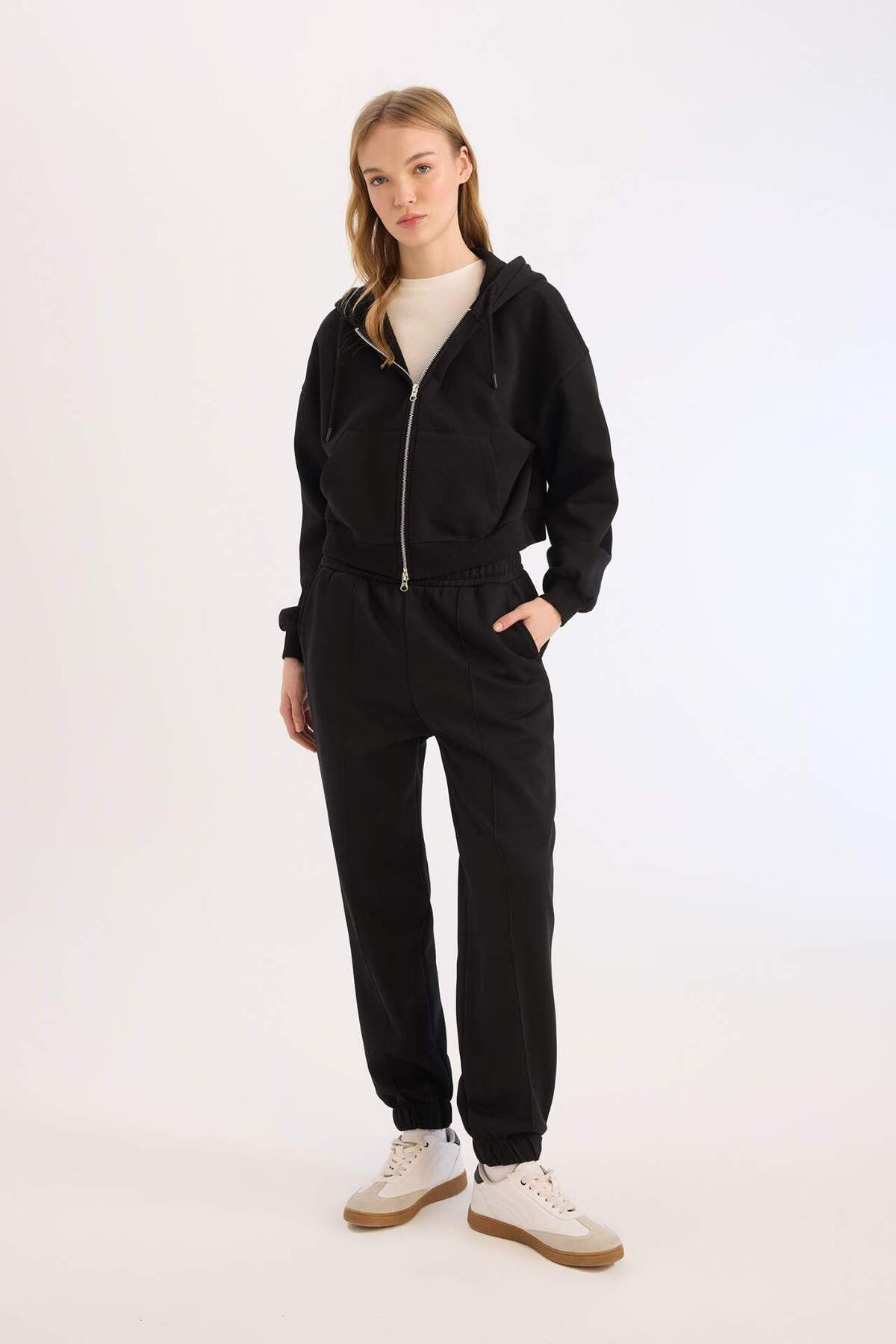 DeFacto-Cool Thick Jogger Sweatpants Basic Plain with Pockets Elastic Waist and Legs E6300Ax24Wn 1