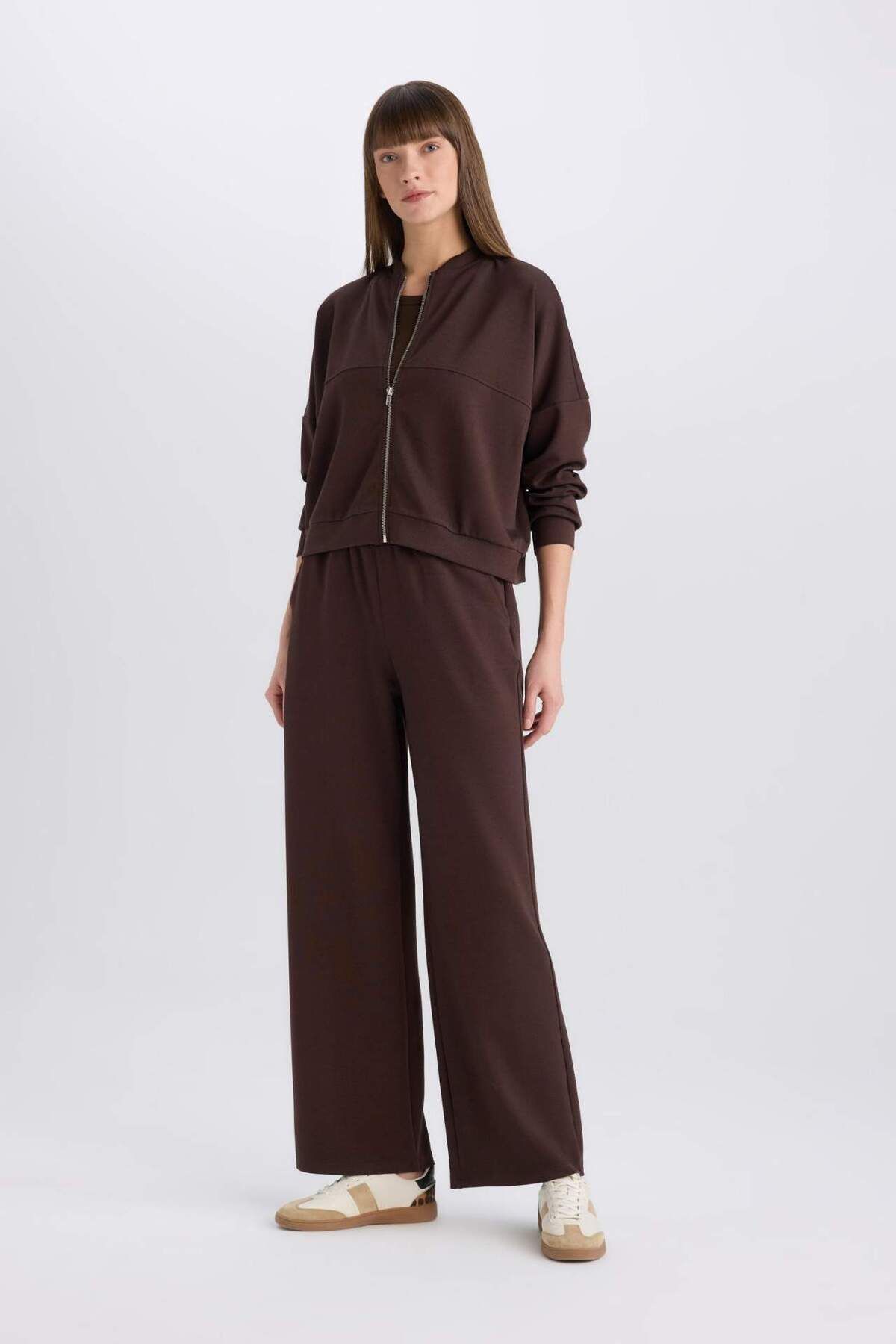DeFacto-Schmal geschnittene Jogginghose mit weitem Bein, Basic, einfarbig, mit Taschen, elastischer Taille, weicher Griff, weites, lockeres Bein E5818AX25SP 1