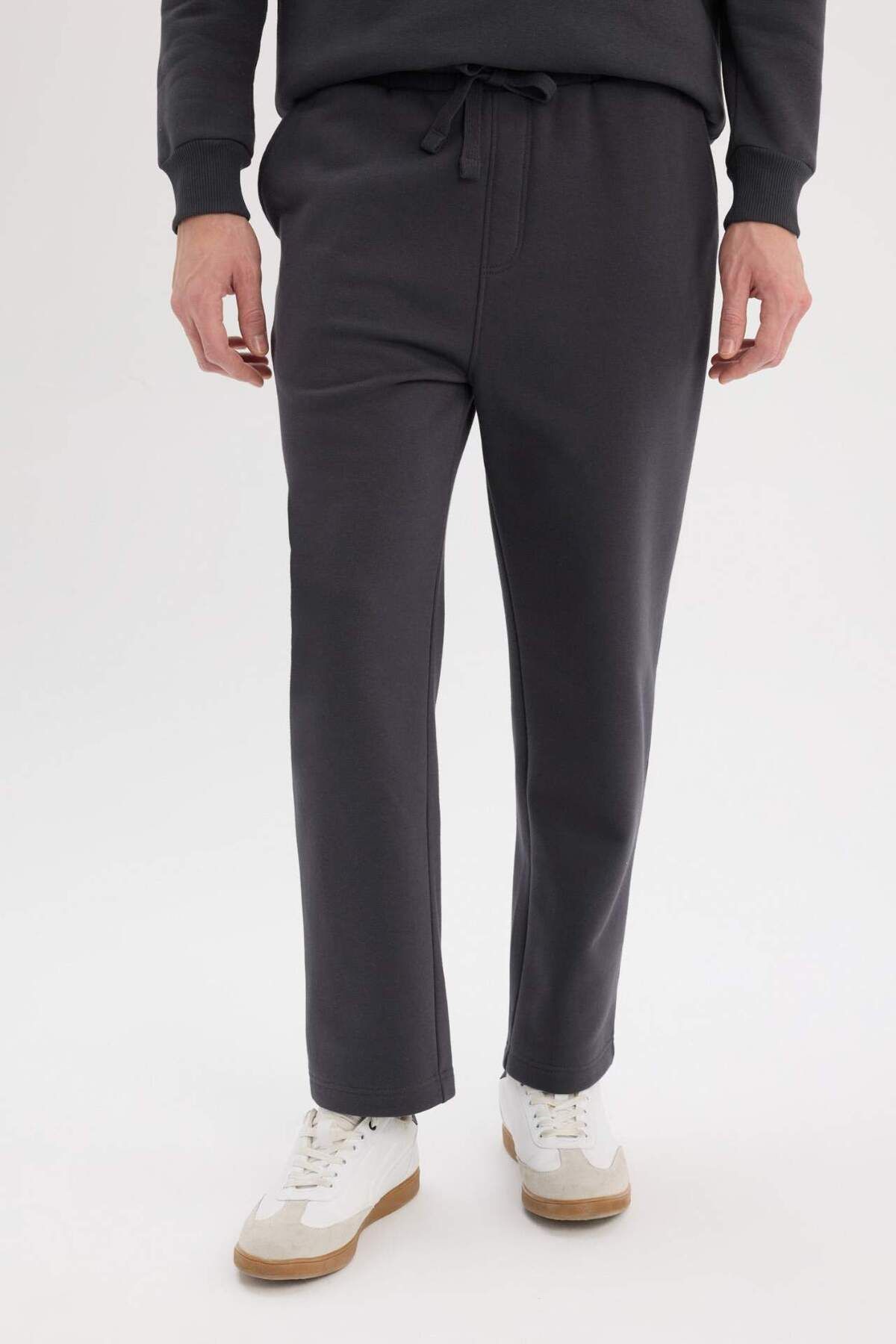 DeFacto-Jogginghose mit normaler Passform, Basic, einfarbig, mit Fleece-Innenseite, Taschen, Schnürung an der Taille, gerader Beinabschluss D7836AX25SP 4
