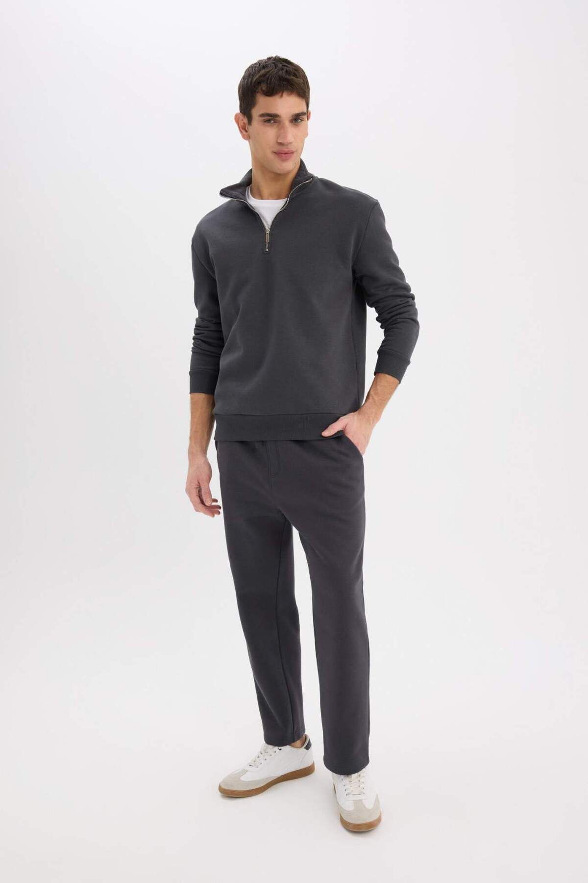 DeFacto-Jogginghose mit normaler Passform, Basic, einfarbig, mit Fleece-Innenseite, Taschen, Schnürung an der Taille, gerader Beinabschluss D7836AX25SP 2