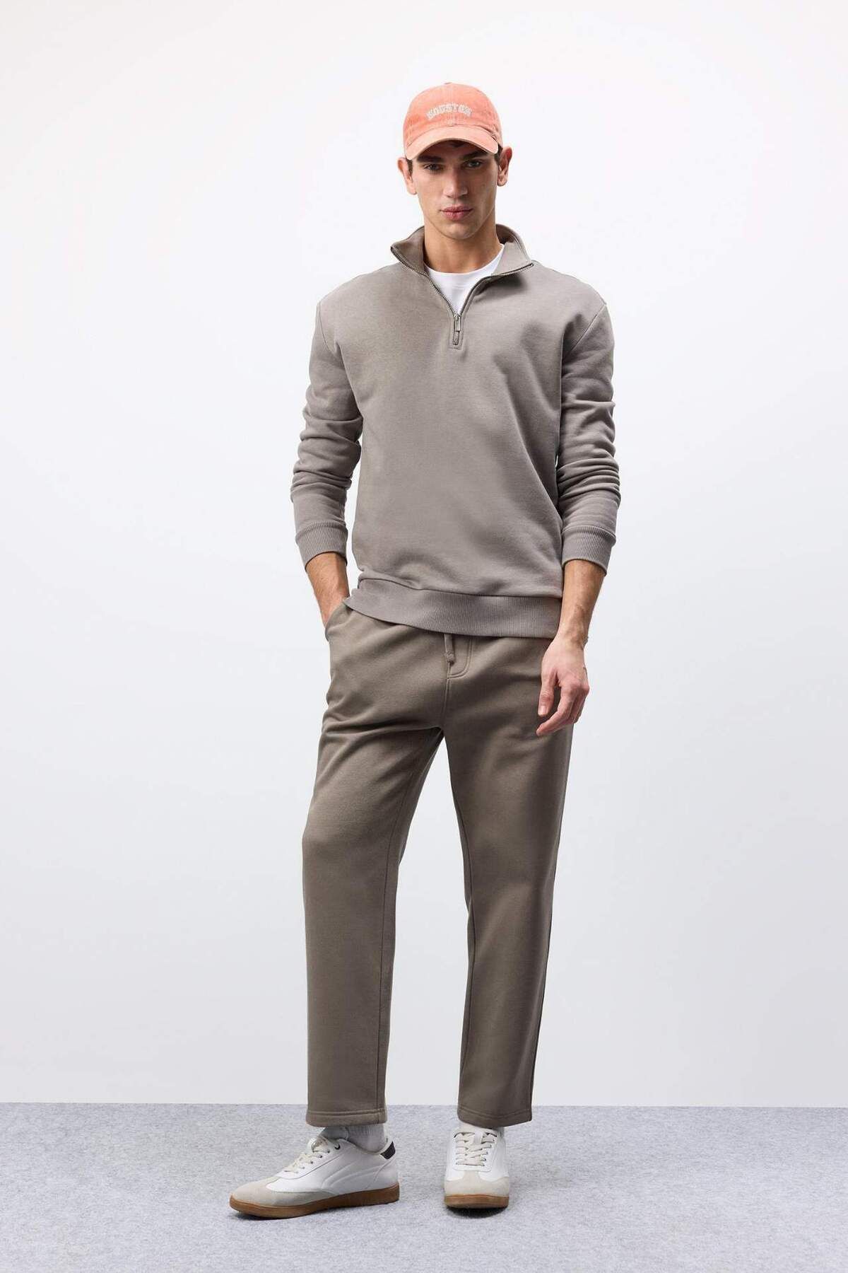 DeFacto-Jogginghose mit normaler Passform, Basic, einfarbig, mit Fleece-Innenseite, Taschen, Schnürung an der Taille, gerader Beinabschluss D7836AX25SP 3
