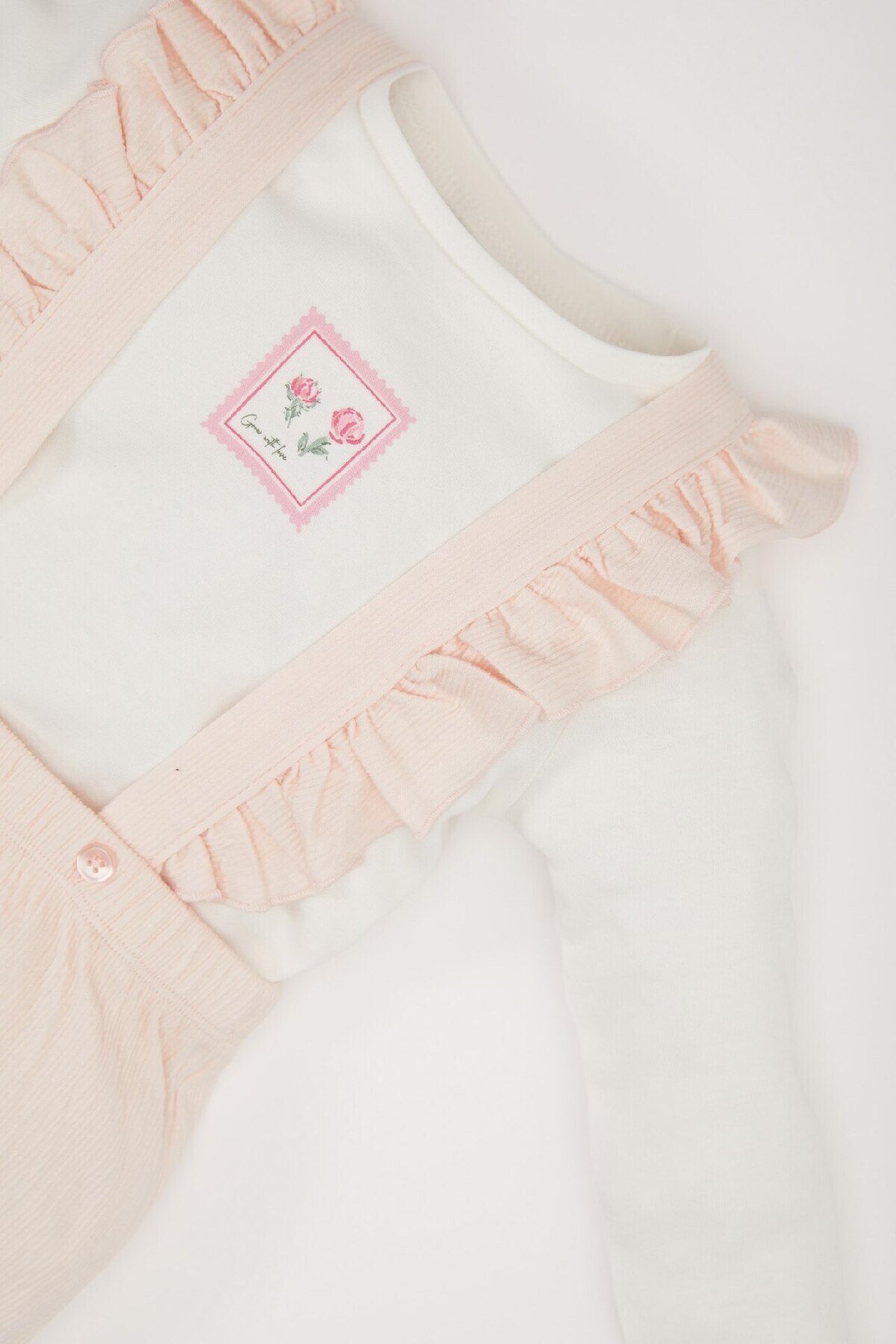 DeFacto-Baby-Mädchen-Set mit 2 Blumen-Langarm-T-Shirts aus Crinkle-Stoff, Salopet-Strampler D9094A525SP 3