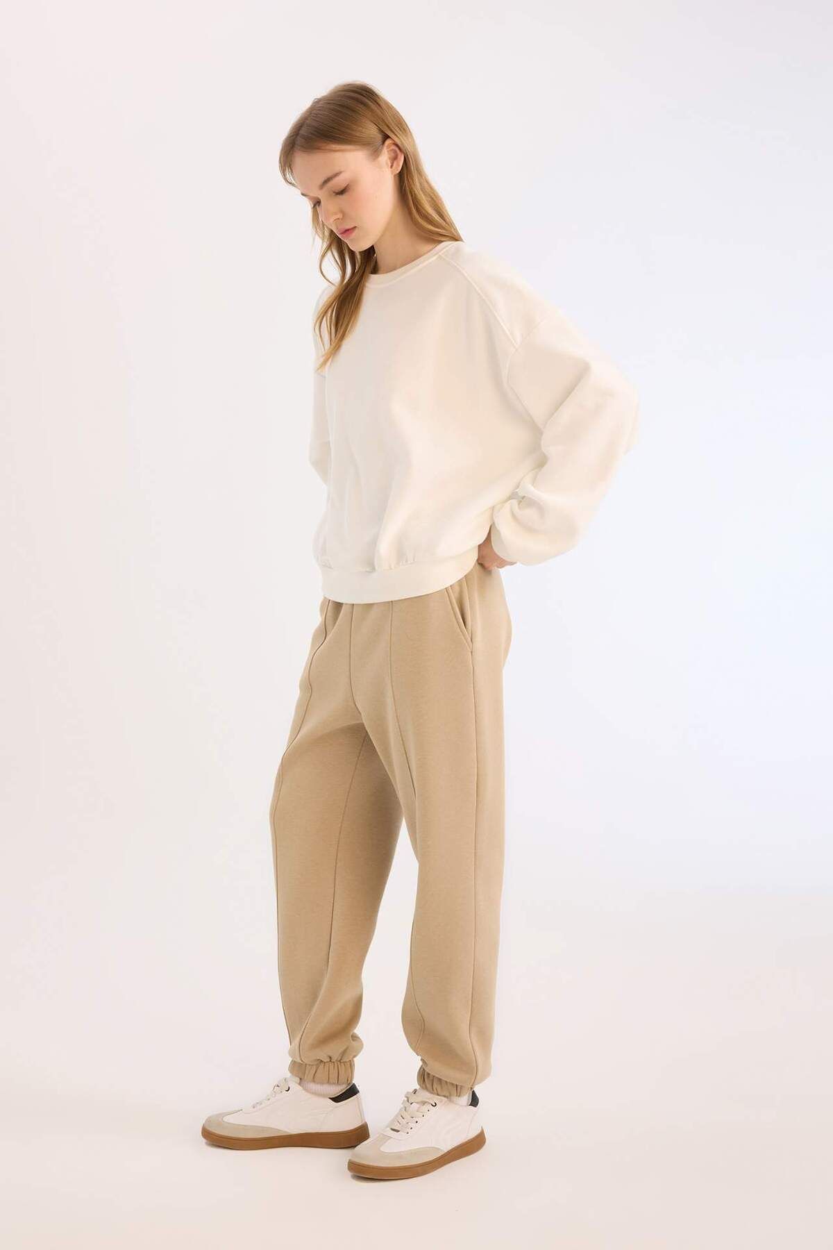 DeFacto-Thick Jogger Sweatpants - with Straight Pockets and Elastic Waist E6300Ax24Wn 3