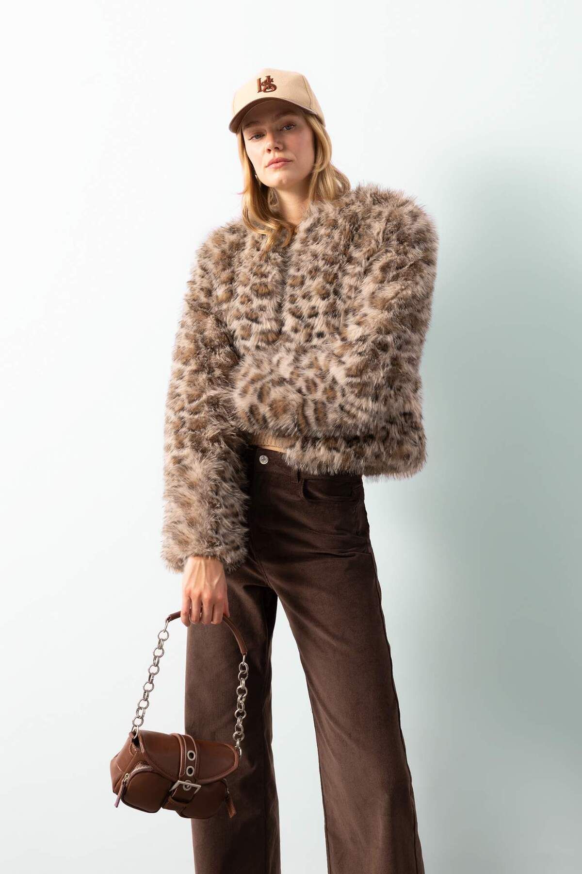 DeFacto-Regular Fit Leopard Print Faux Fur Jacket Coat D6650Ax24Wn 3