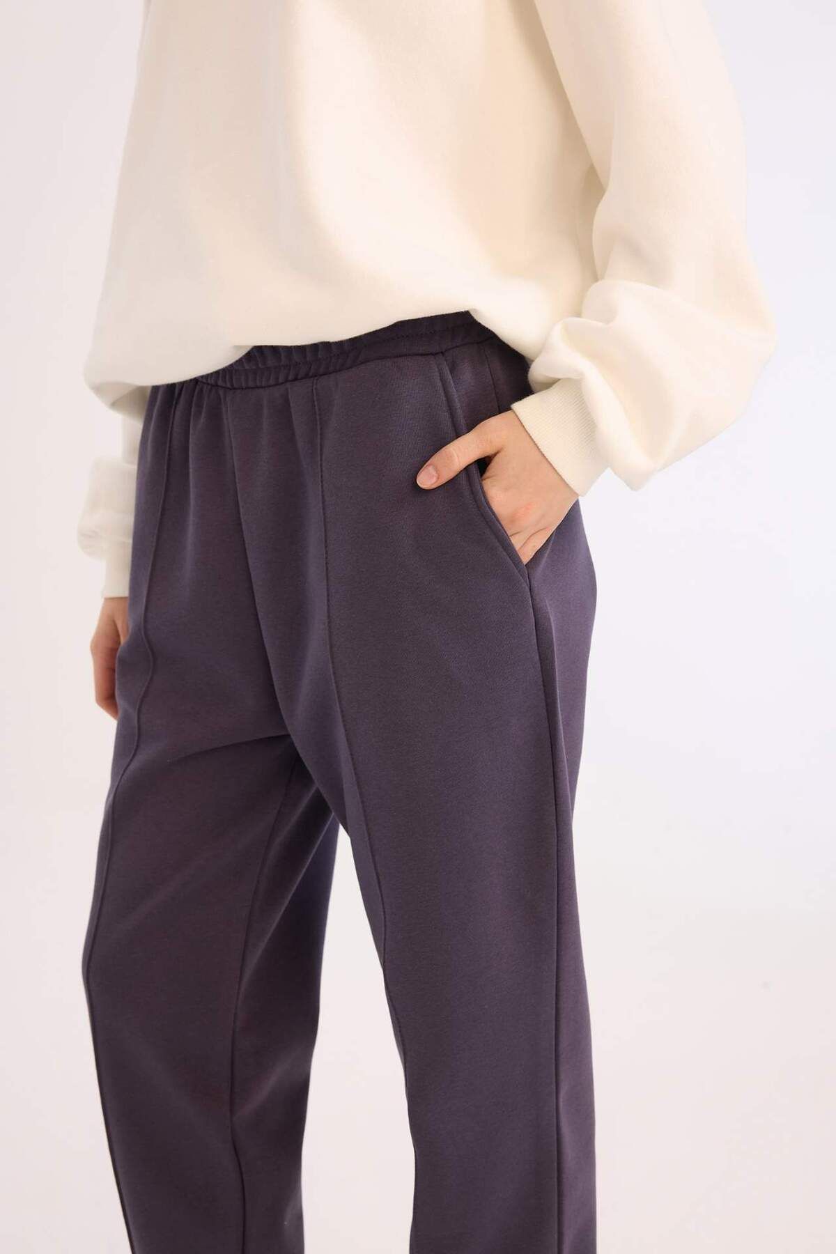 DeFacto-Thick Jogger Sweatpants - with Straight Pockets and Elastic Waist E6300Ax24Wn 4