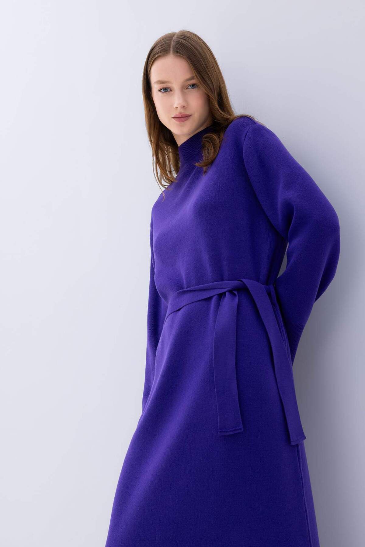 DeFacto-Langärmliges Maxi-Strickkleid mit Rollkragen – Bindedetail, normale Passform D9000AX24WN 2