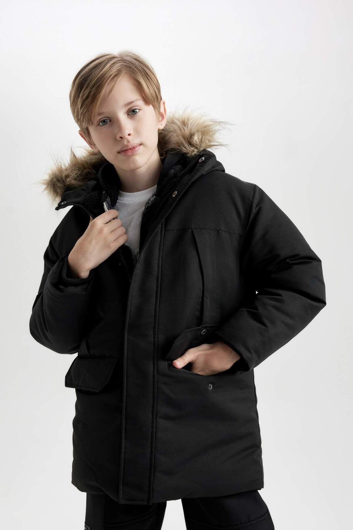 DeFacto-Parka pentru băieți - blană artificială, glugă, căptușeală de pluș, guler detașabil C8783A824WN 4