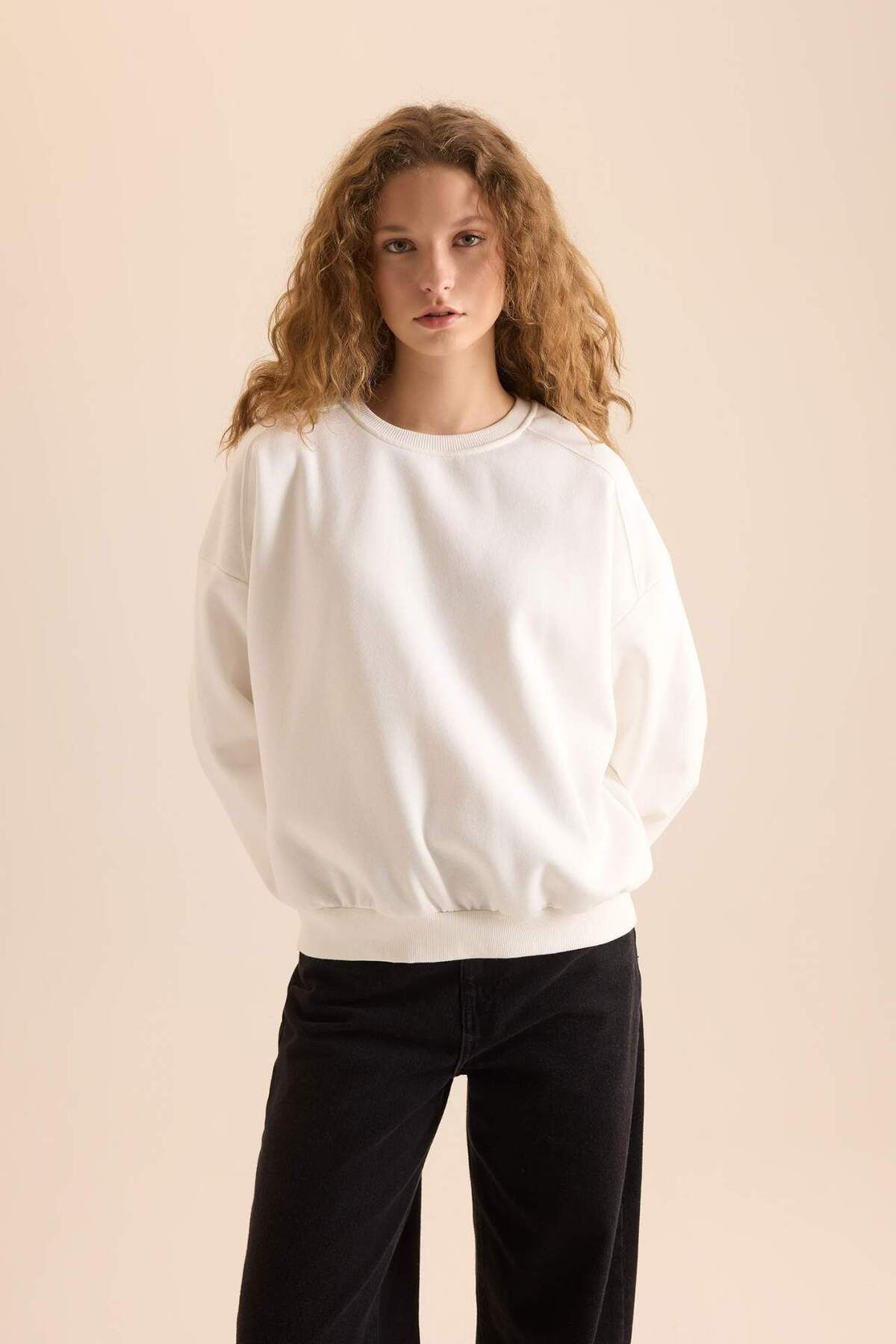 DeFacto-Oversize mikina Crew Neck – široký střih, silná tkanina D9022AXNS 1