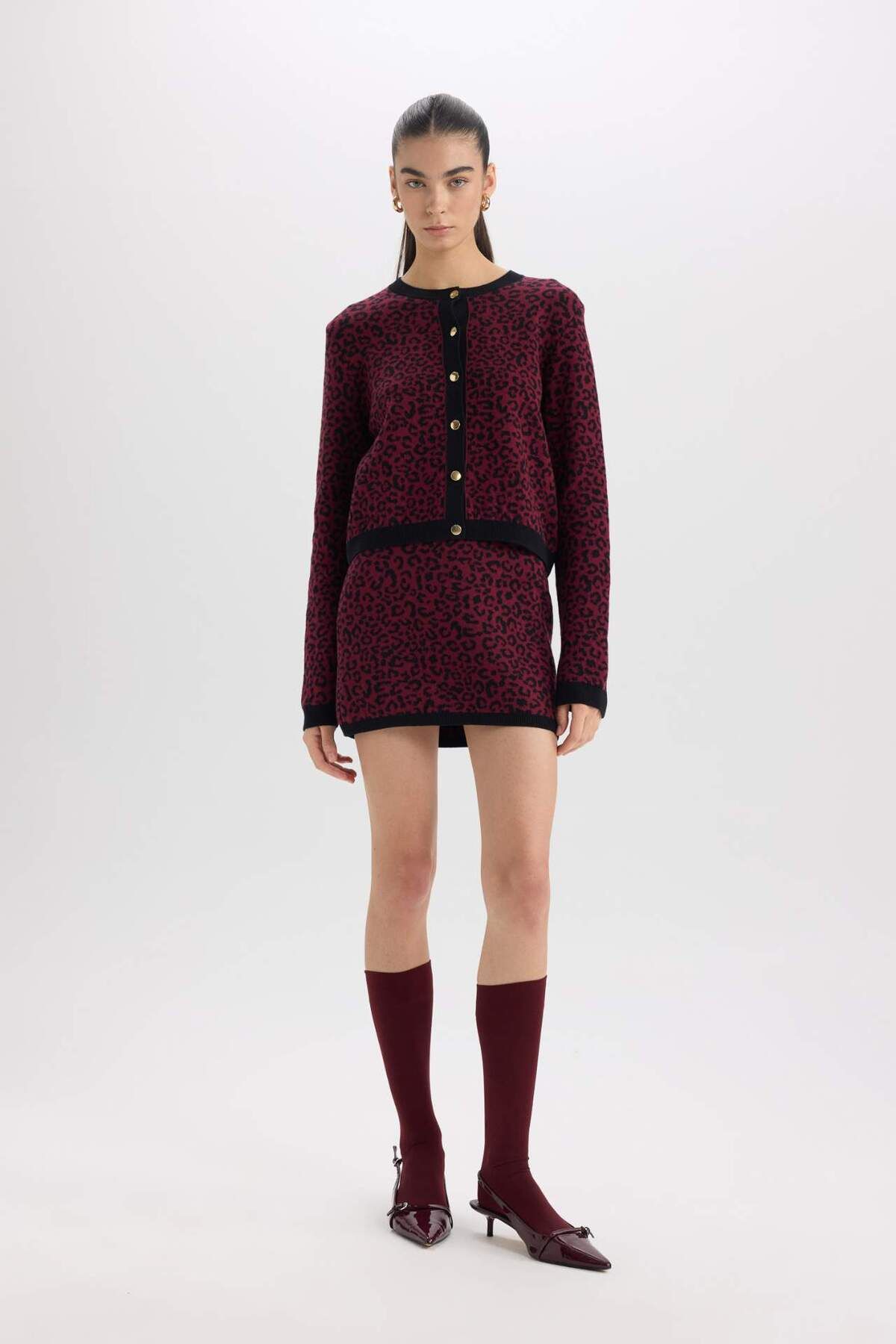 DeFacto-Regular Fit Rundhalsausschnitt Leopard Print Button Down Strickjacke D8510AX24WN 2