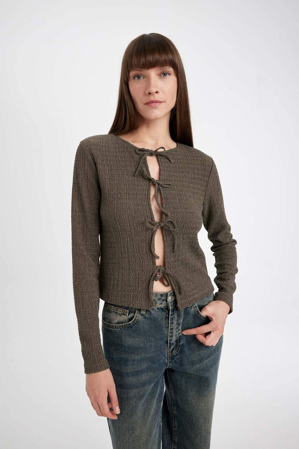 DeFacto-Regular Fit Front Tie Wrap Wickelbluse mit langen Ärmeln D8524AX24AU 3