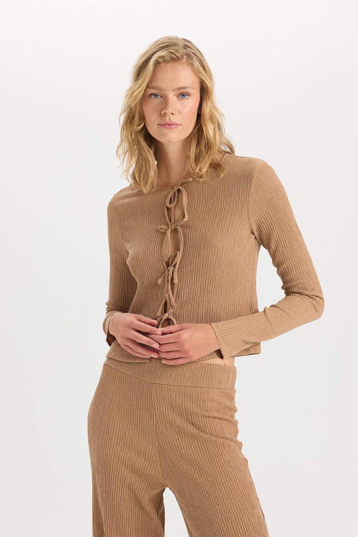 DeFacto-Regular Fit Rundhalsausschnitt Basic Plain Twist Langarm-Cardigan mit Schnürung vorne D6296AX24AU 4