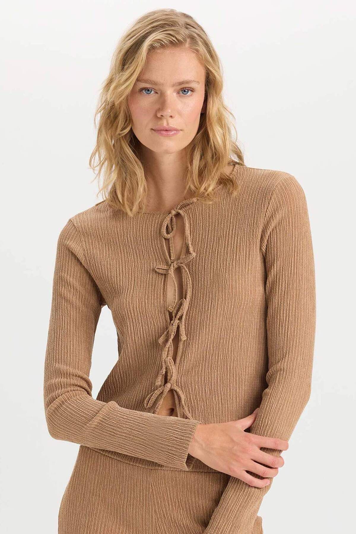 DeFacto-Regular Fit Rundhalsausschnitt Basic Plain Twist Langarm-Cardigan mit Schnürung vorne D6296AX24AU 1