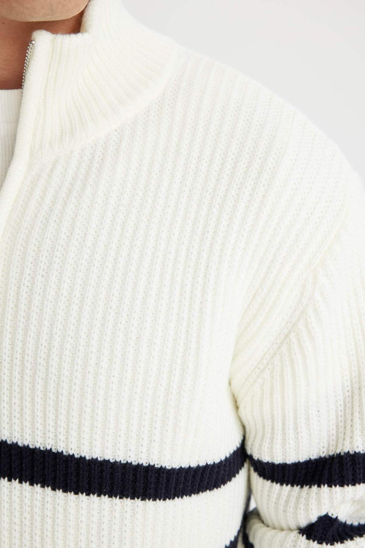 DeFacto-Standard Fit Stand Collar Half Zipper Striped Knitwear Sweater D3274Ax24Wn 5