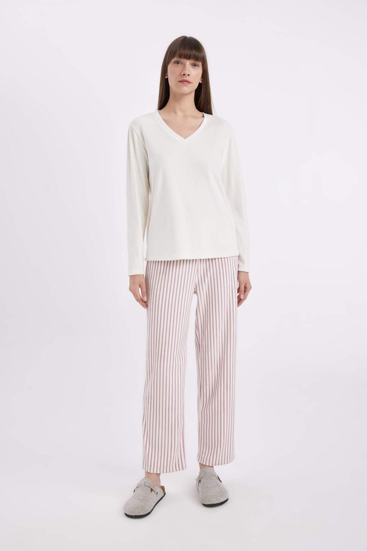 DeFacto-Set pijamale Fall in Love Decolteu în V Basic Solid Mâneci lungi Velur Top cu dungi Talie elastică Partea de jos A6205AX2 1