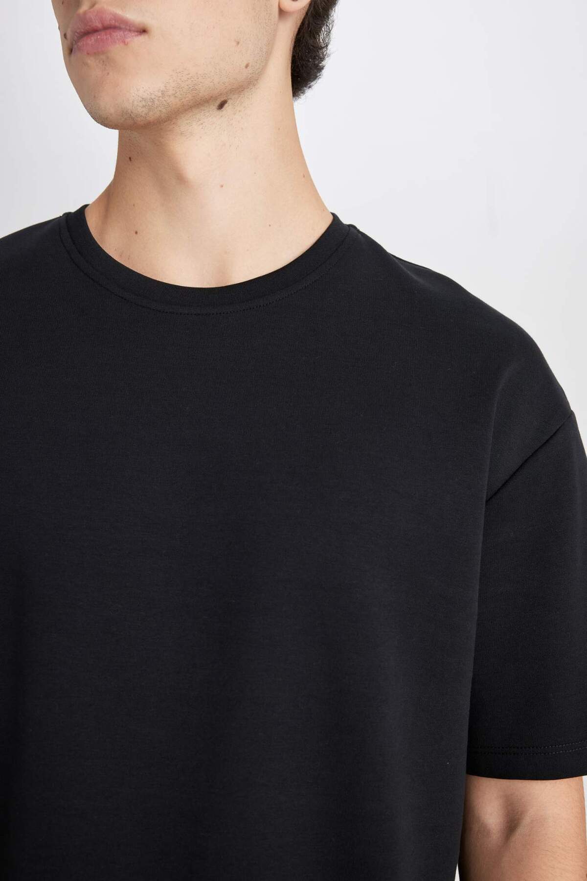 DeFacto-Boxy Fit Kurzarm-Basic-T-Shirt aus Baumwolle mit Rundhalsausschnitt E0224ax24au 5