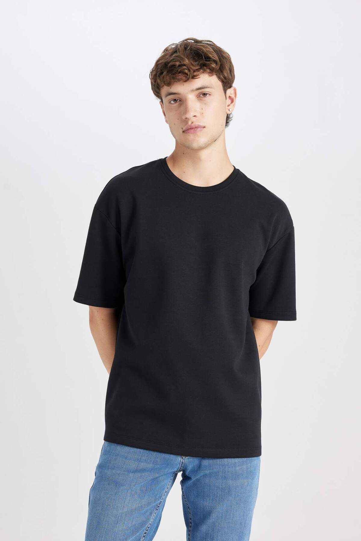 DeFacto-Boxy Fit Kurzarm-Basic-T-Shirt aus Baumwolle mit Rundhalsausschnitt E0224ax24au 3