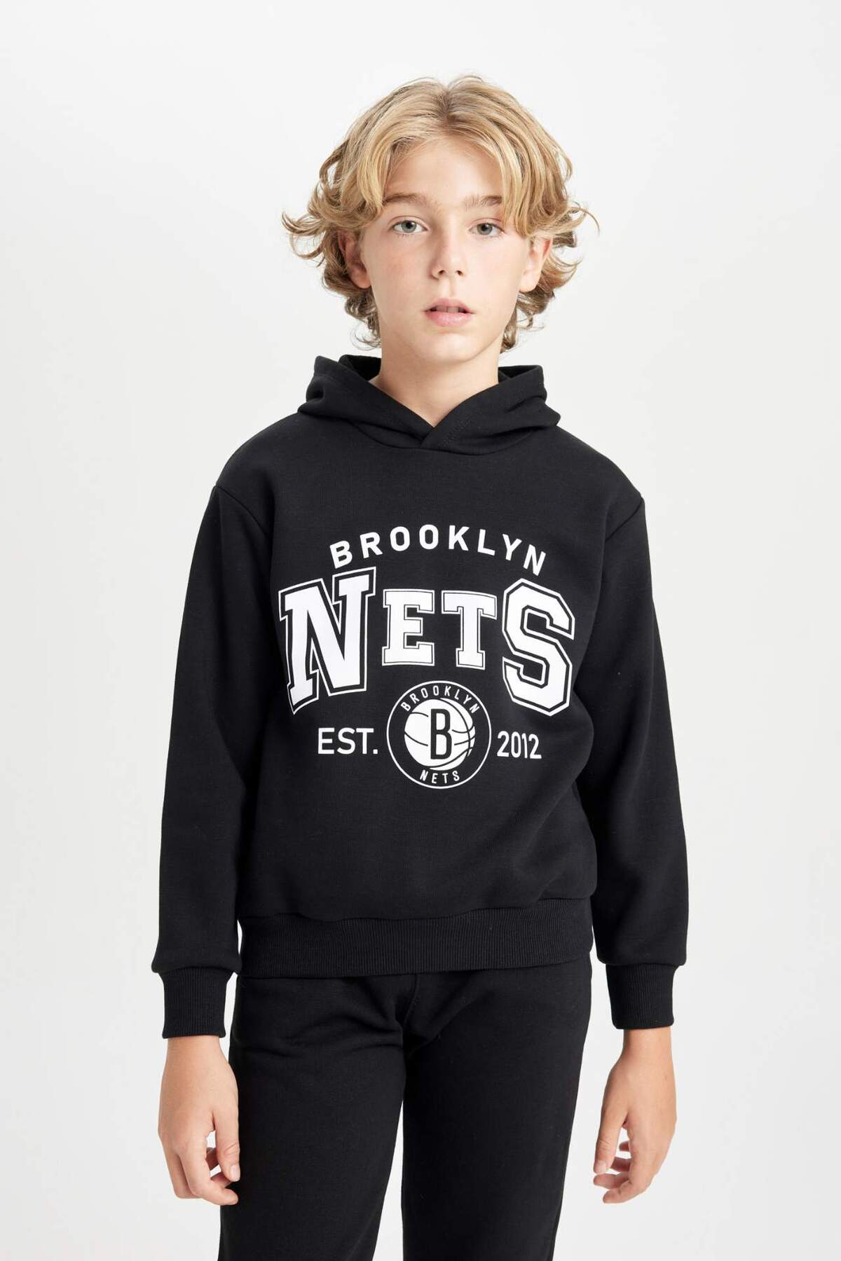 دفاکتو سویشرت کلاه‌دار پسرانه مشکی NBA مدل بروکلین نتس D3125A824AU